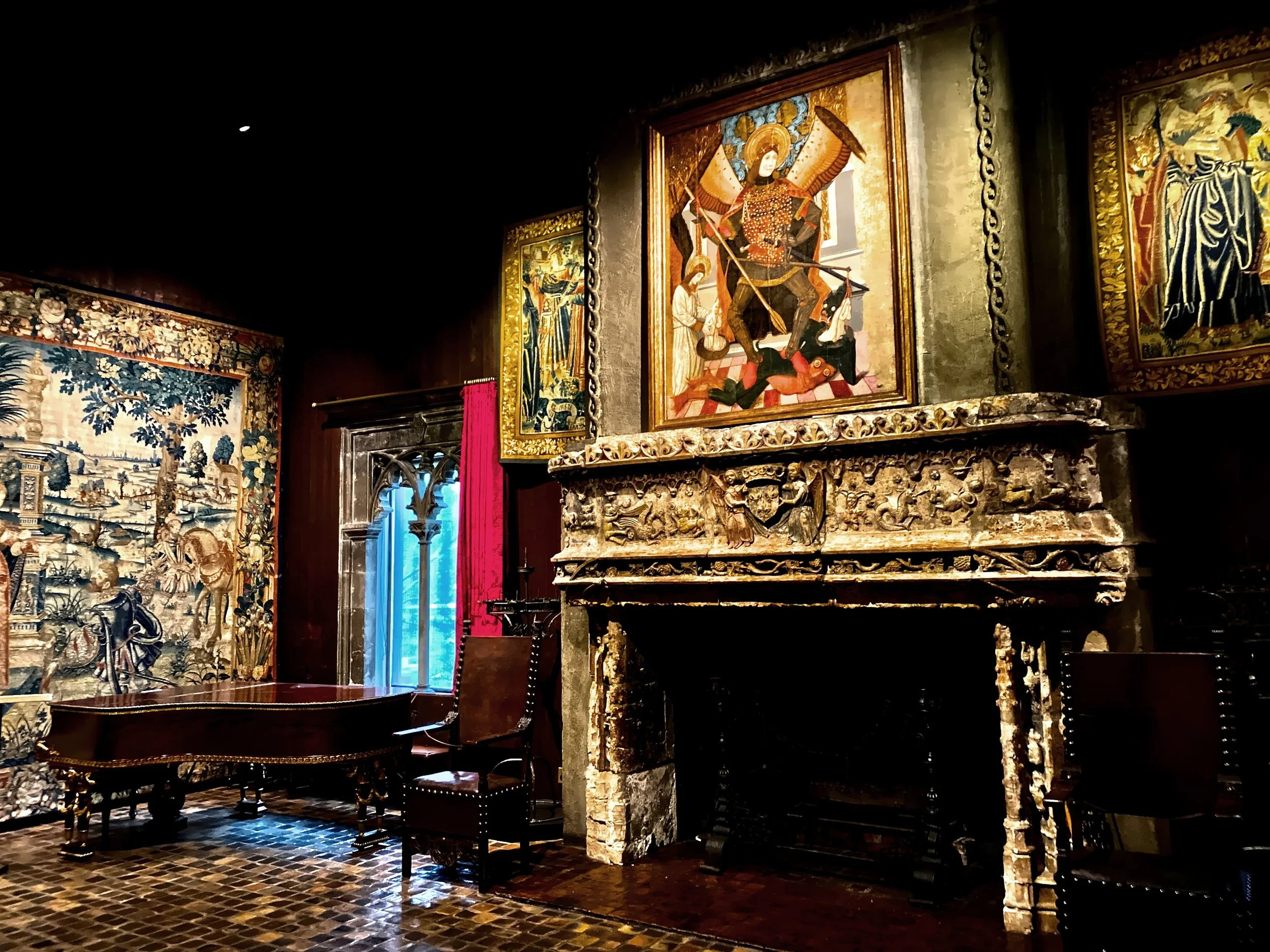  Each gallery is decorated in a very special way not like the usual museums with white walls and bright lights. 