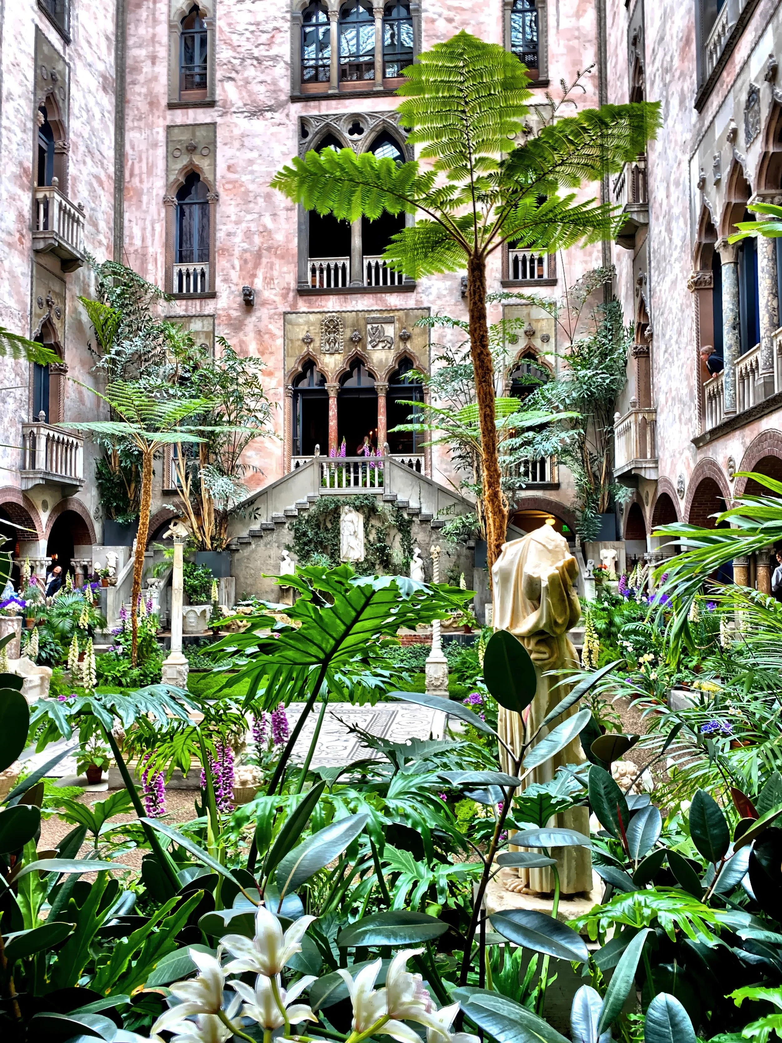  The first floor courtyard with skylight 