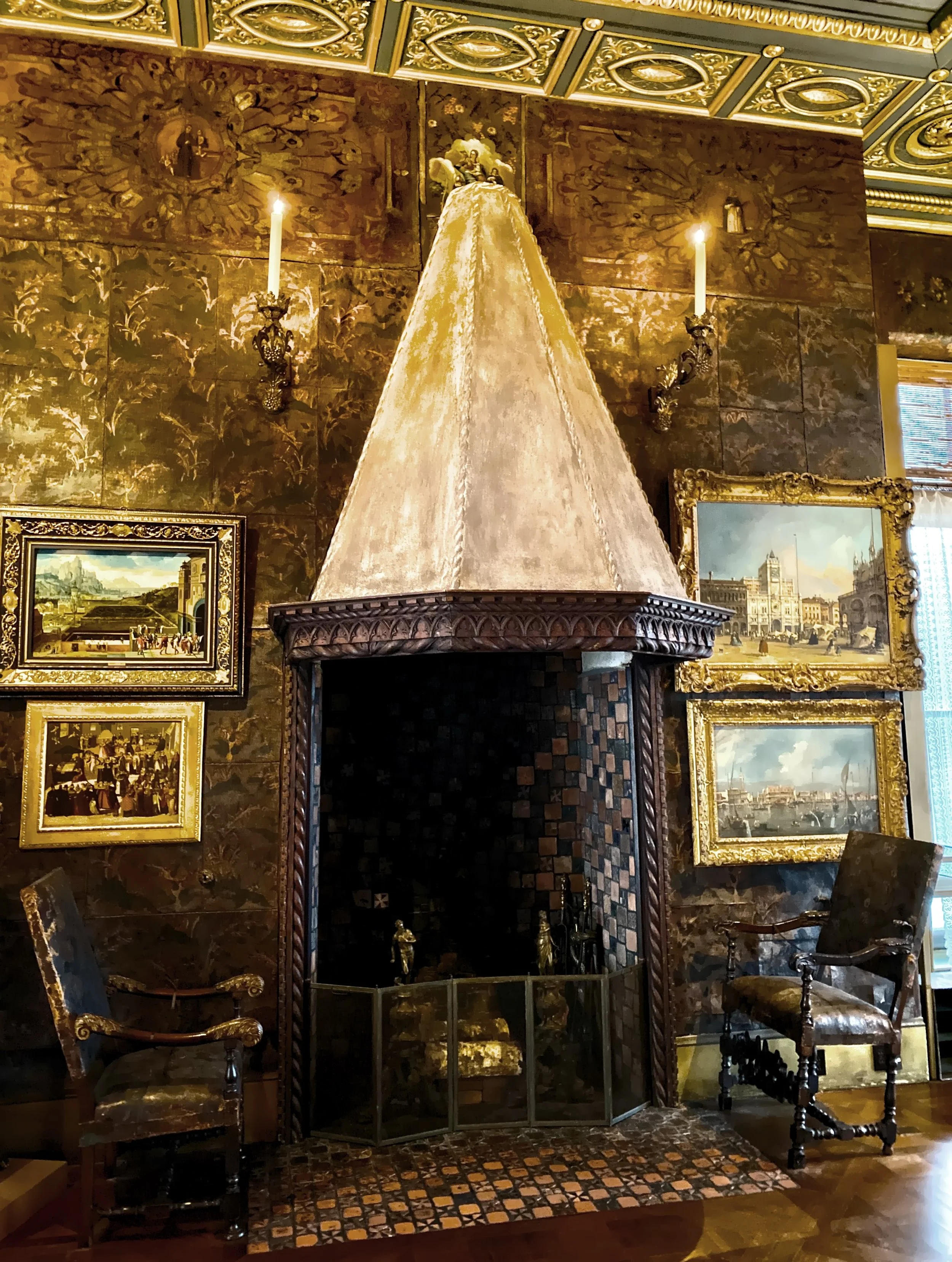  The galleries were originally lit only by natural light and gas lighting fixtures now electrified. 