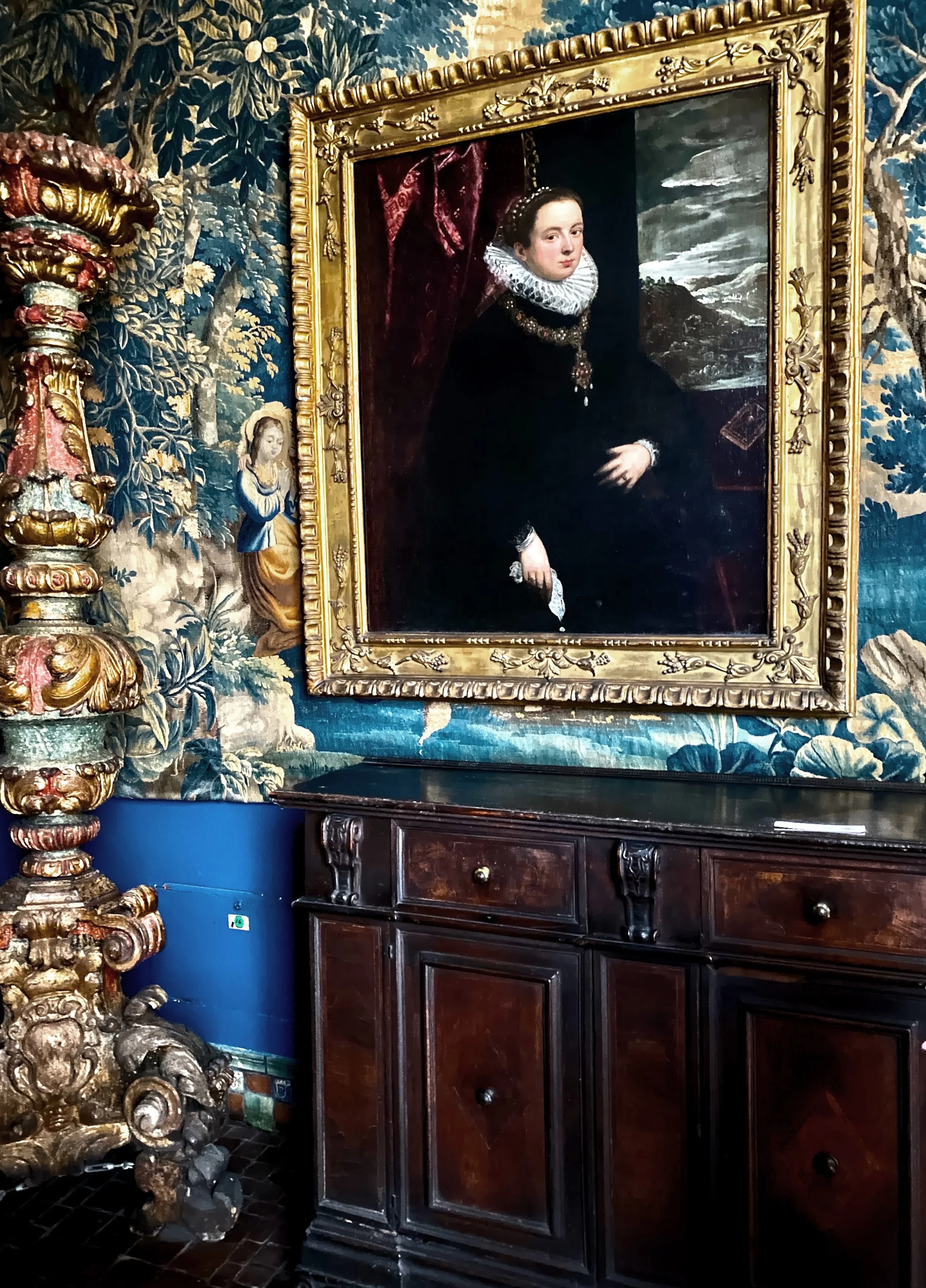  The Portrait of a Lady in Black by Domenico Tintoretto at the top of the stairs on the third floor. 
