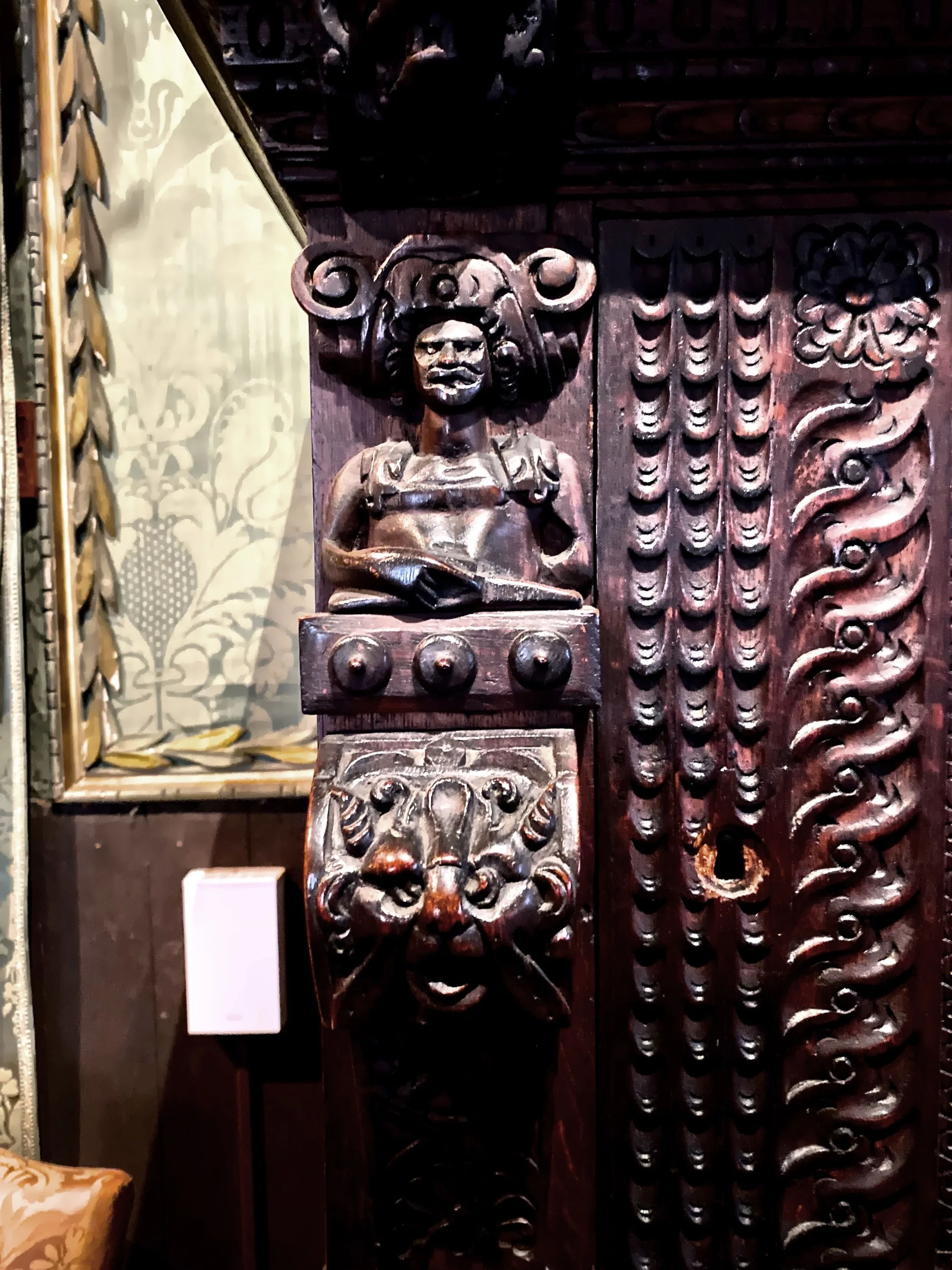  The Gothic Room was not open to the public during Isabella’s lifetime, it served as a private refuge for Isabella a few very close friends. 