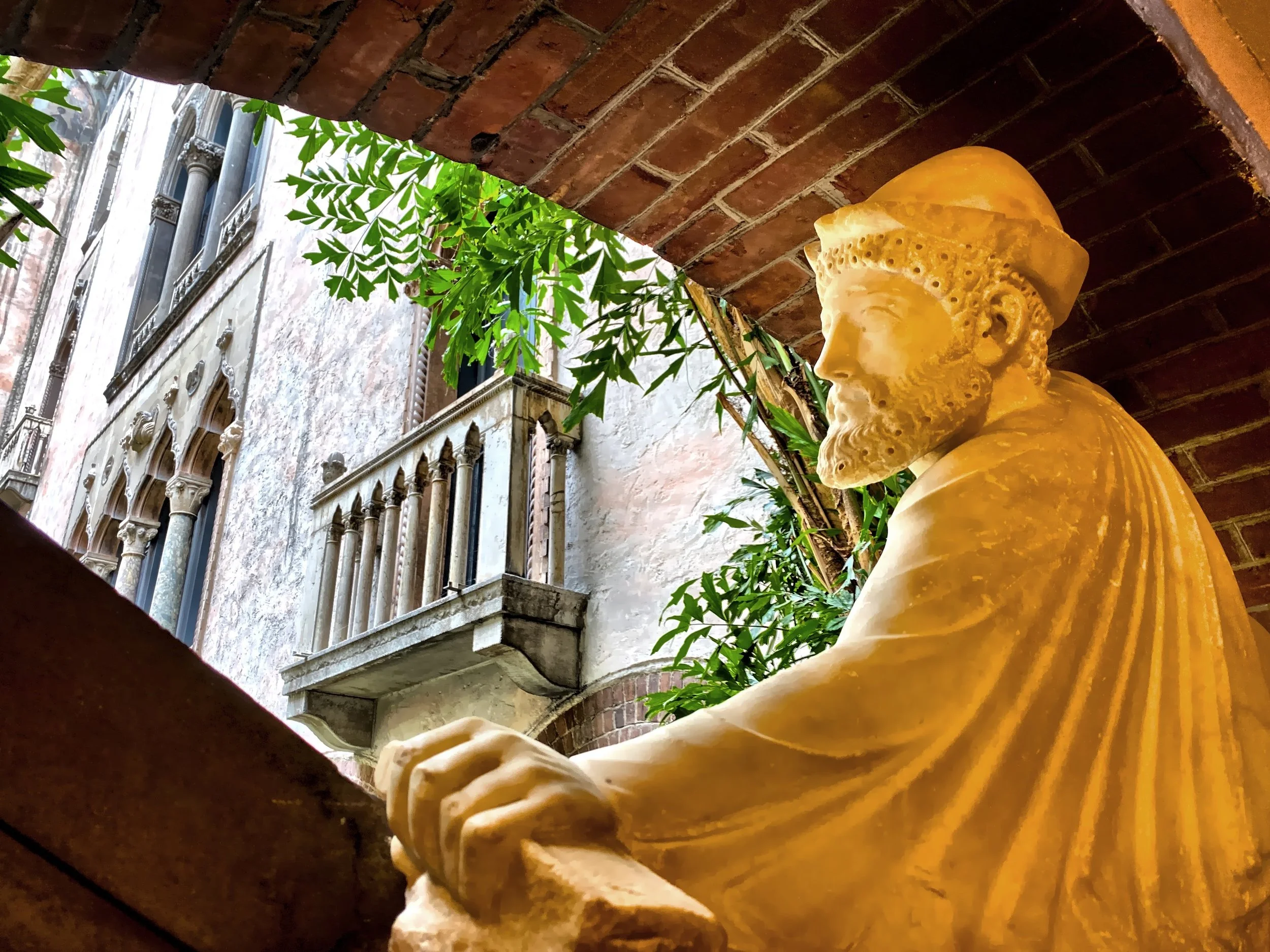  Looking into the courtyard from behind the fountain 