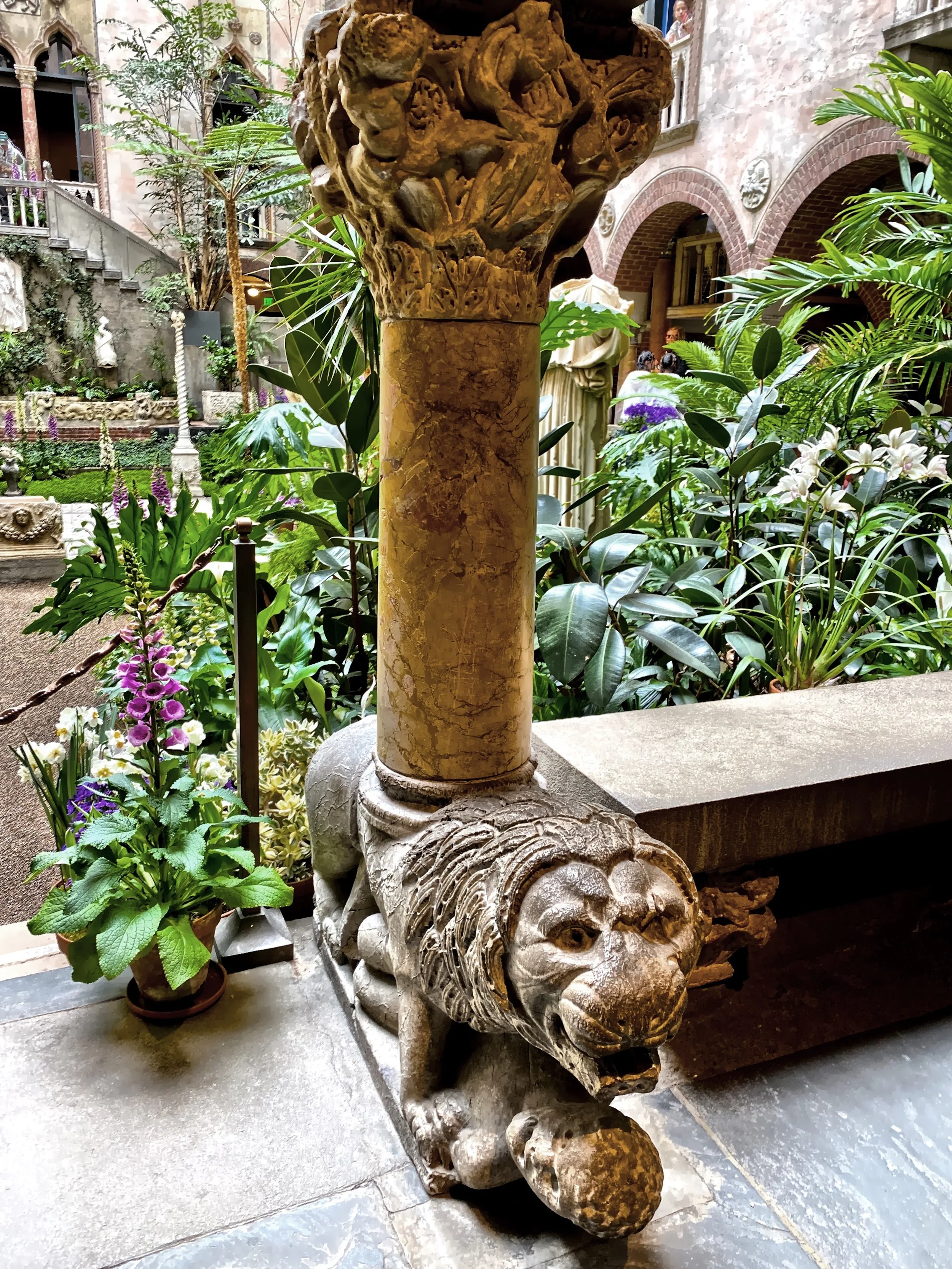  This column with Stylobate Lion at the courtyard entrance from the north cloister is from about 1200. 