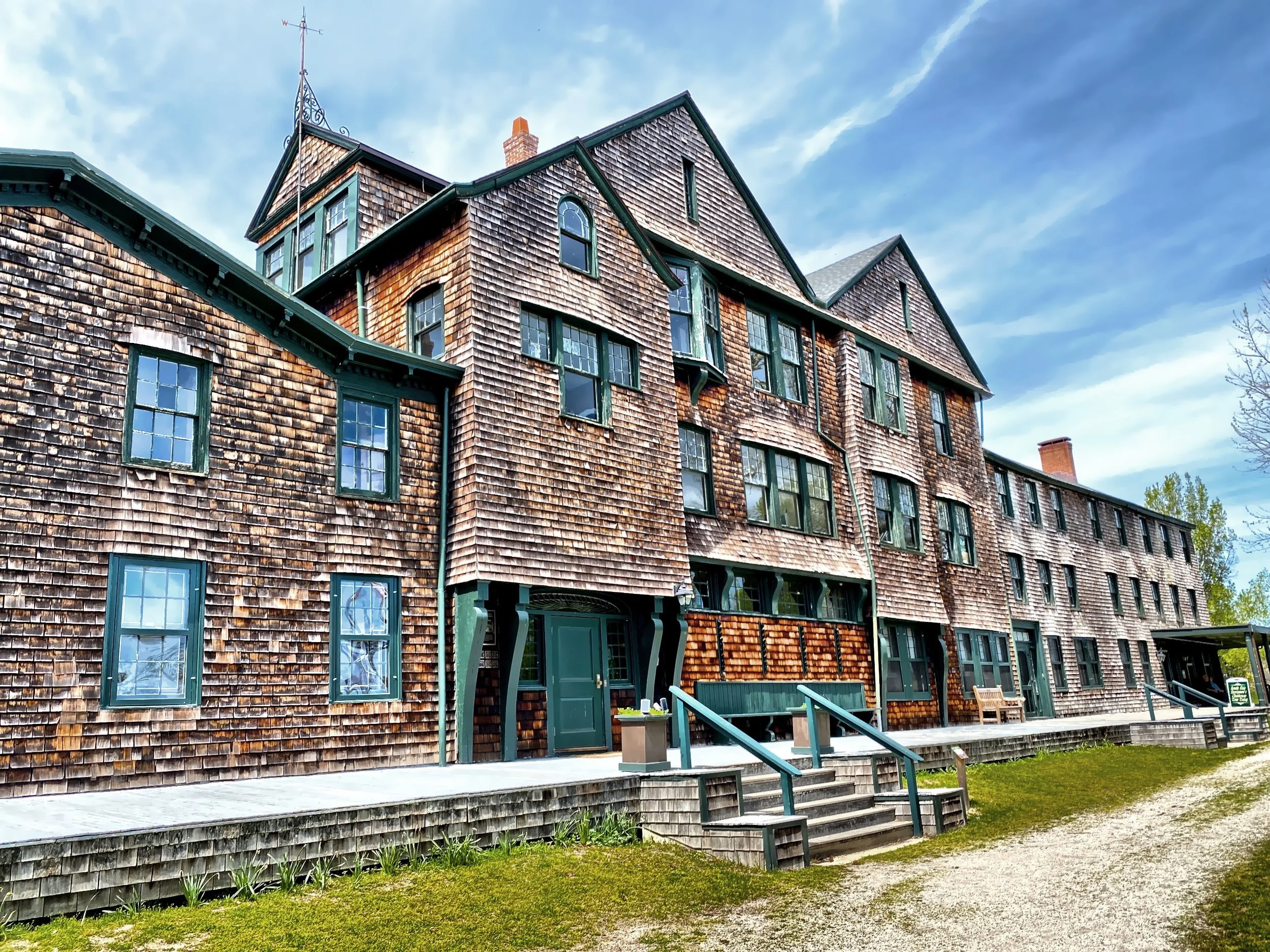  The main portion of the former club house building was originally Snedecor’s Tavern, built in 1820 by Eliphalet Snedecor.  The Club purchased the tavern and cut the building in half, and the taller central portion of the building was added. 