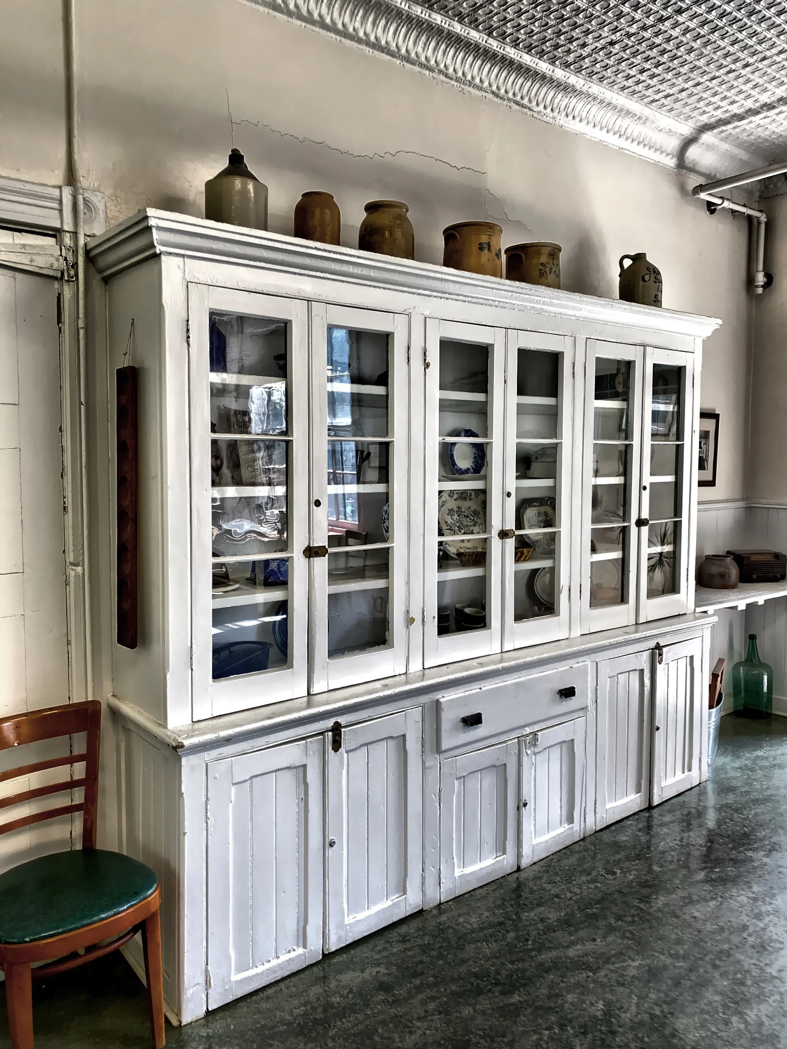  More cabinets in the kitchen area 