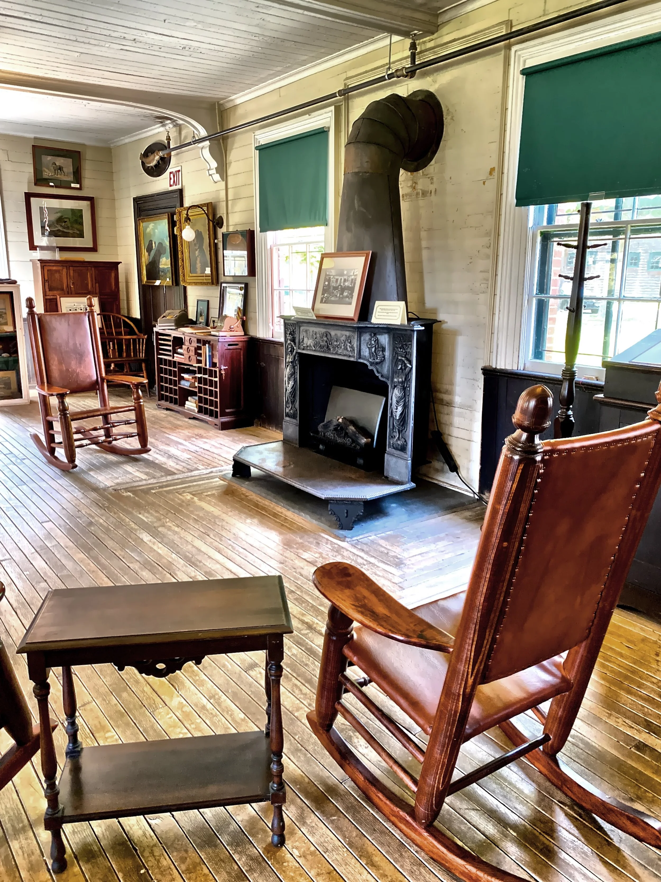  The Billard room with small bar was original to Snedecor’s Tavern. 
