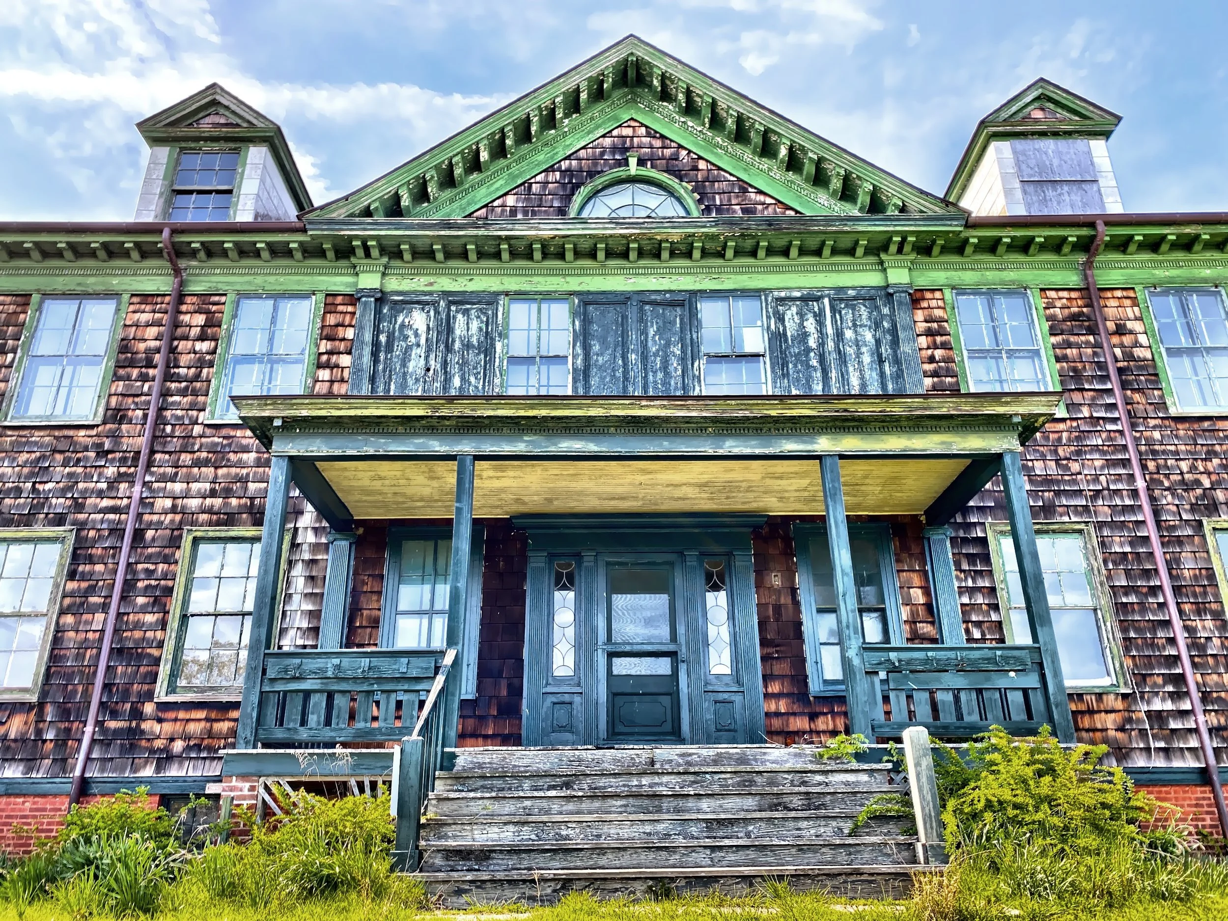  The new Annex building was designed by Isaac H. Green for eight club members that wanted more space and privacy for their families and guests vacationing on the club grounds. 