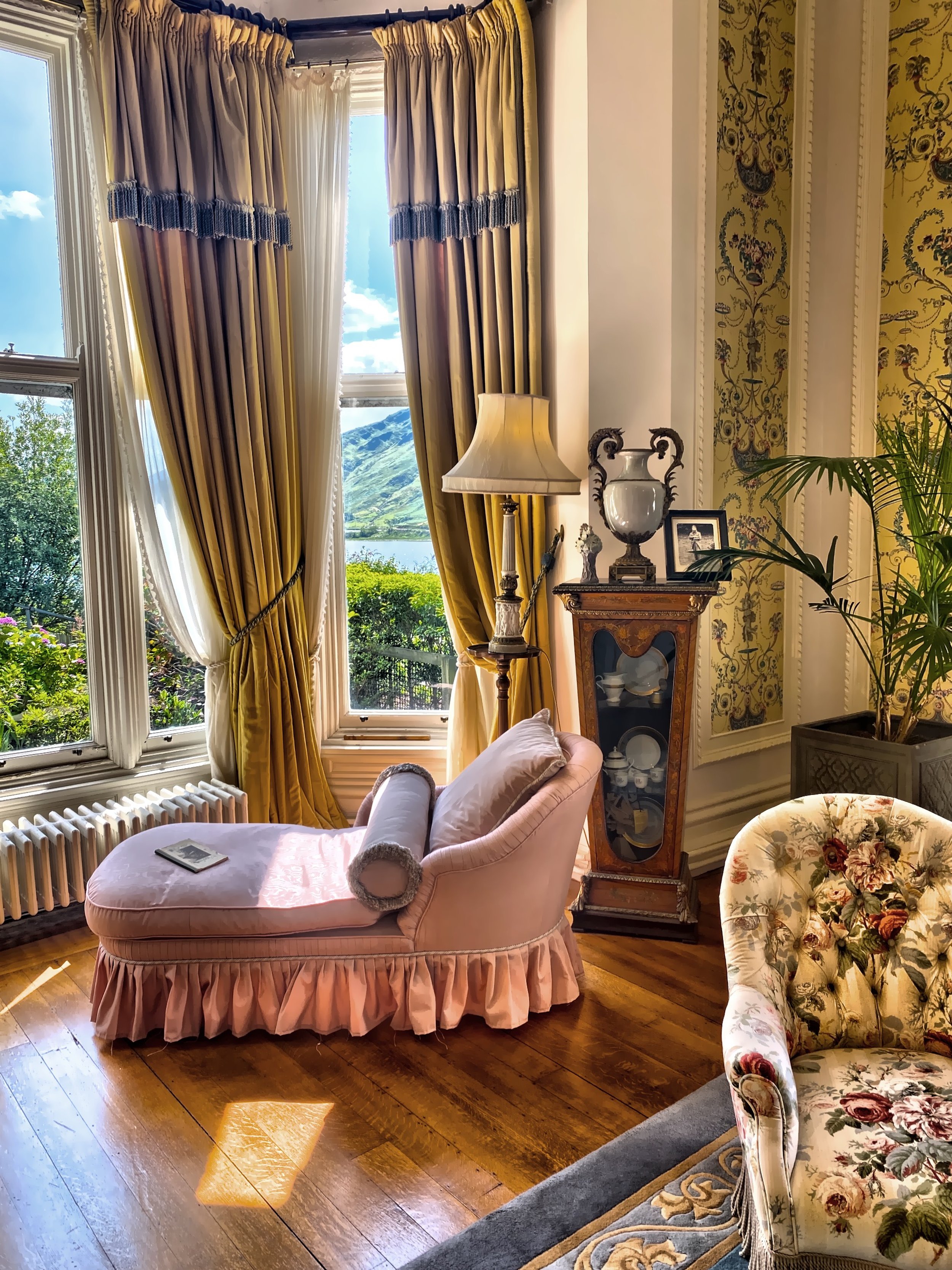  The Ladies’ Drawing Room 