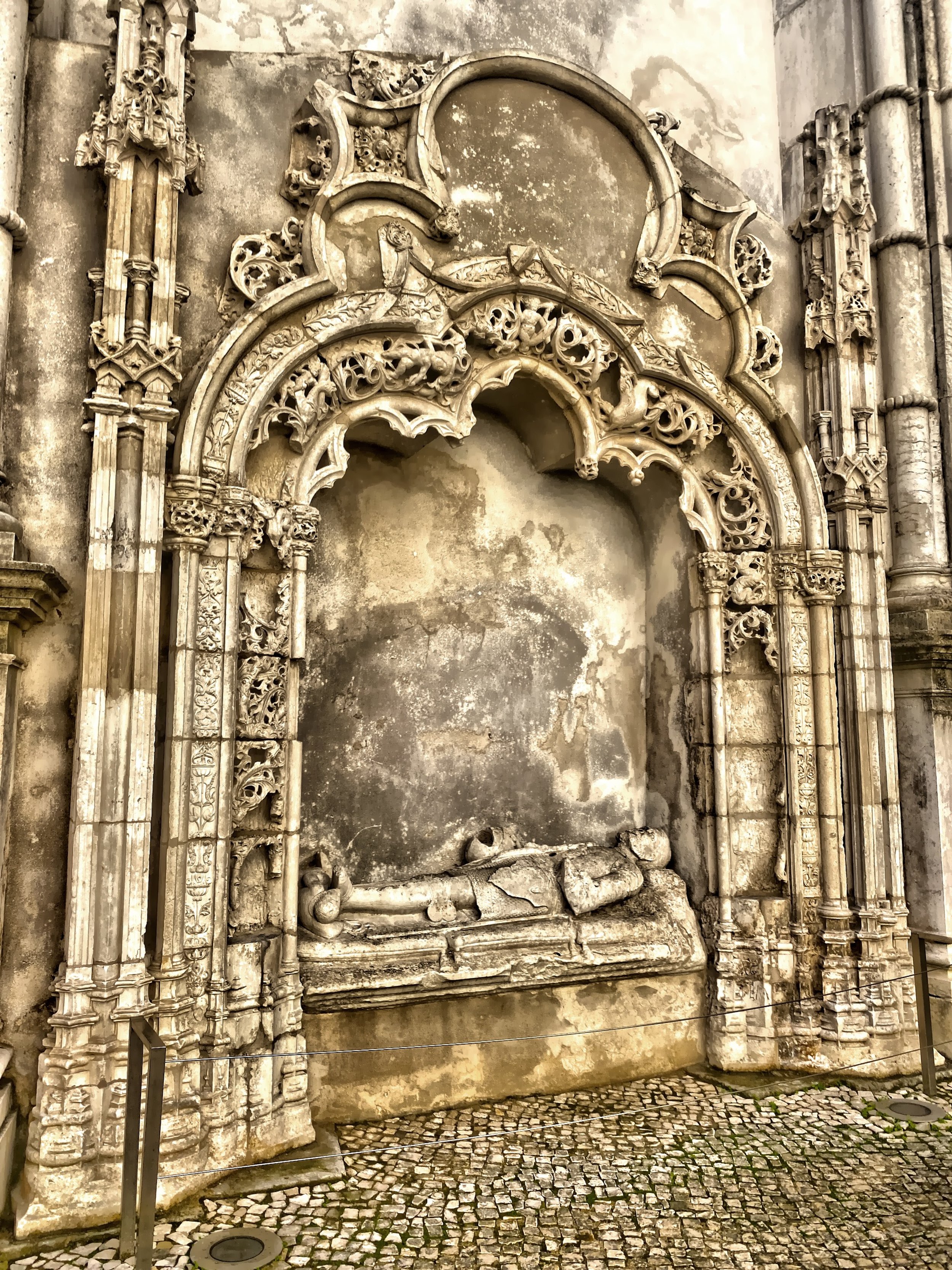  The Knight’s Tomb 