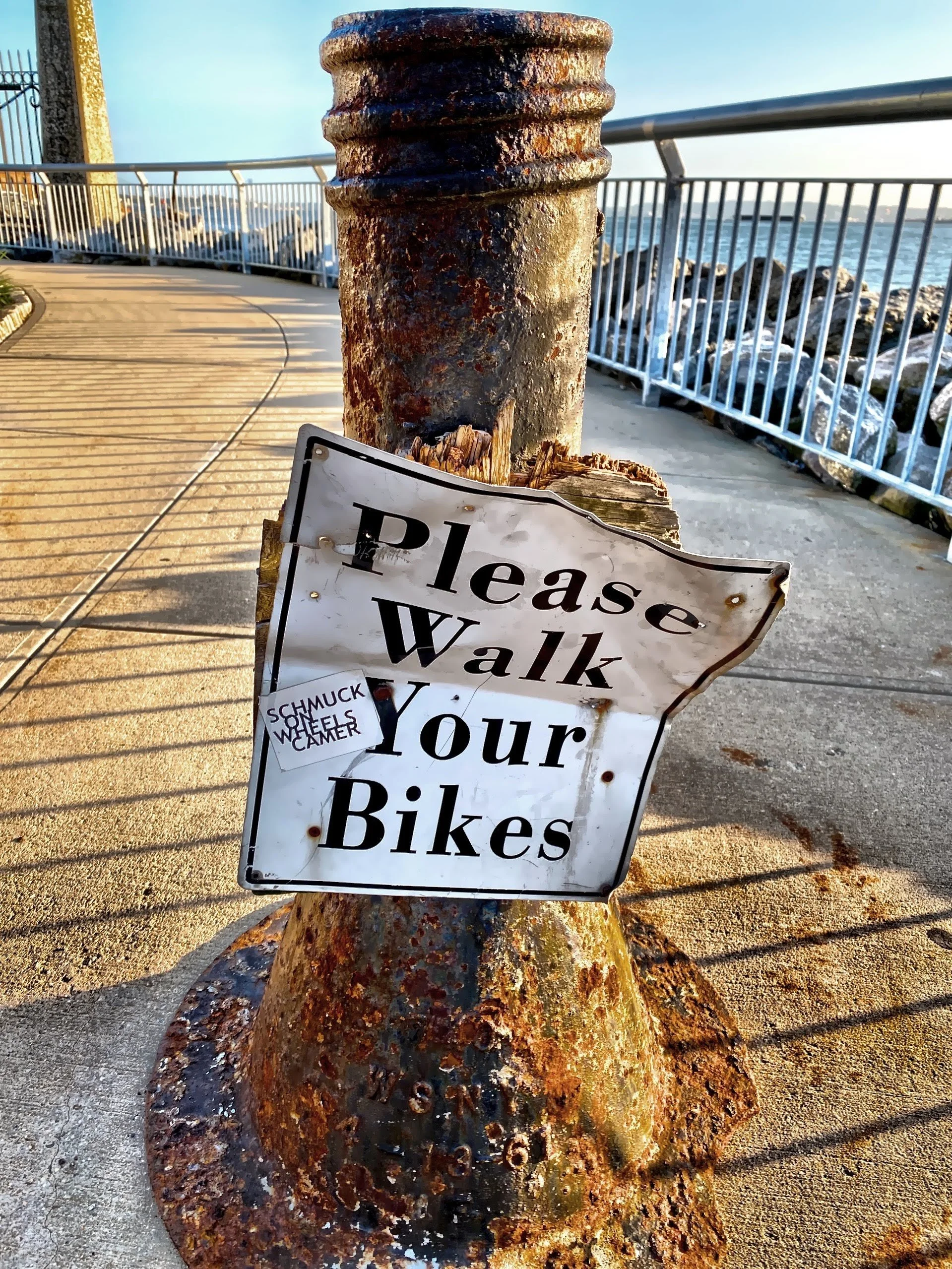  You can take a stroll along the waterfront and see views of Brooklyn, the Statue of Liberty, and the skyline of Manhattan. 