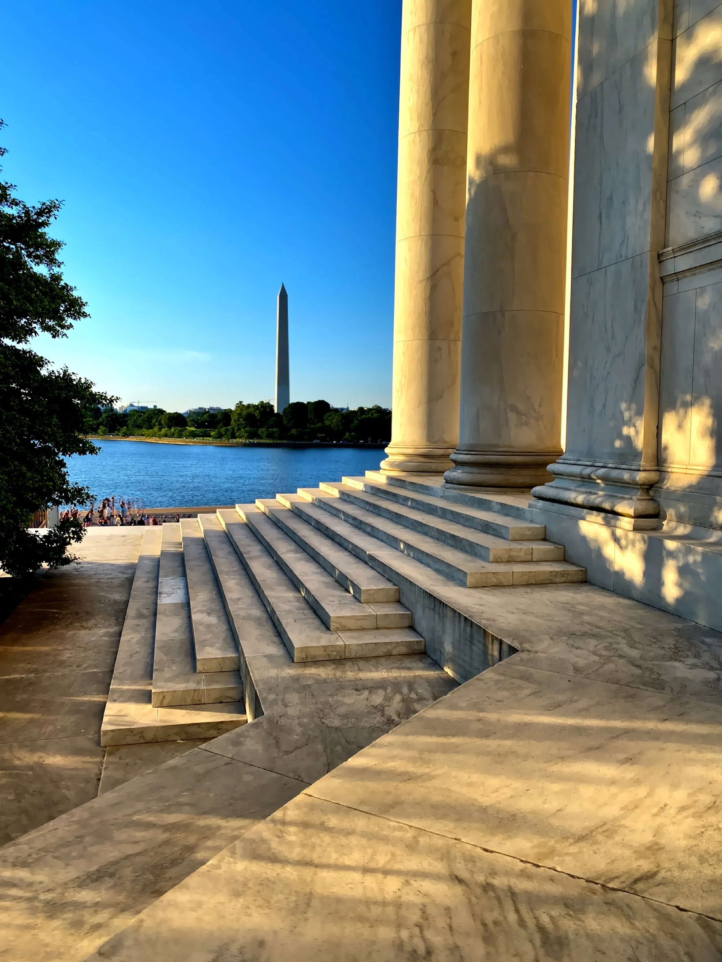  Looking out at the Washington Memorial from the steps of the Jefferson Memorial. 
