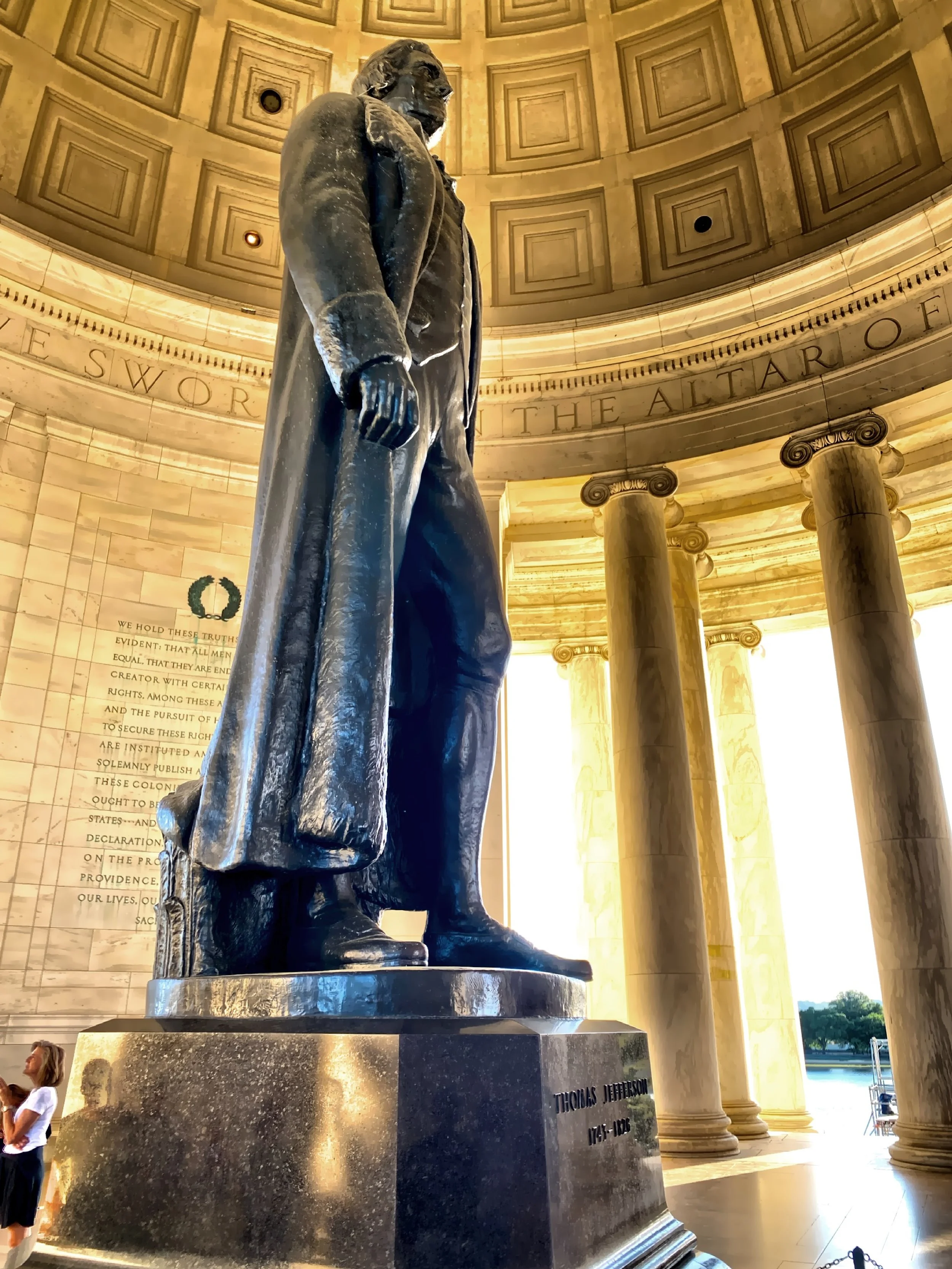  Inside the Jefferson Memorial 