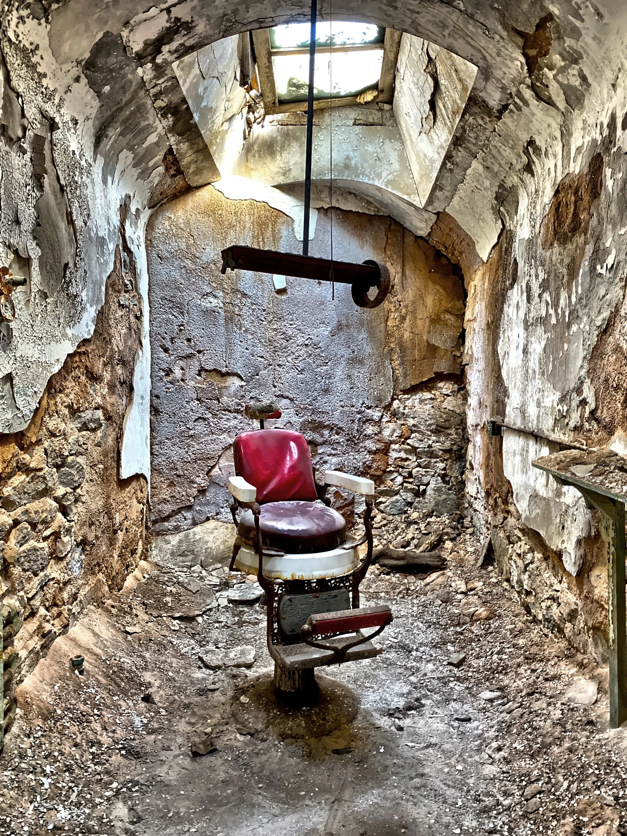  At its peak, the prison was one of the most expensive and well-known in the world, housing notorious criminals such as Al Capone. 