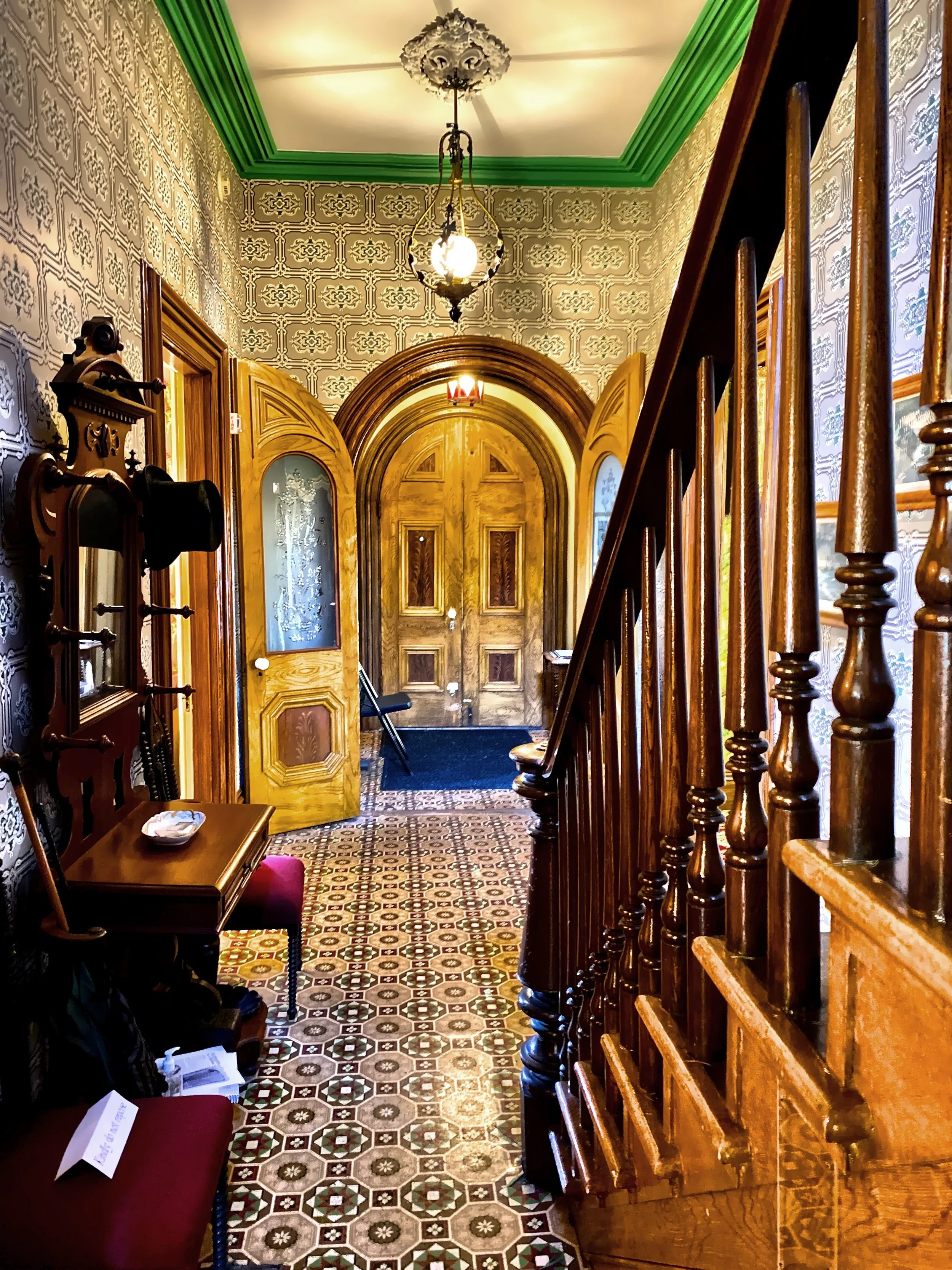  Inside the  Ebenezer Maxwell House  
