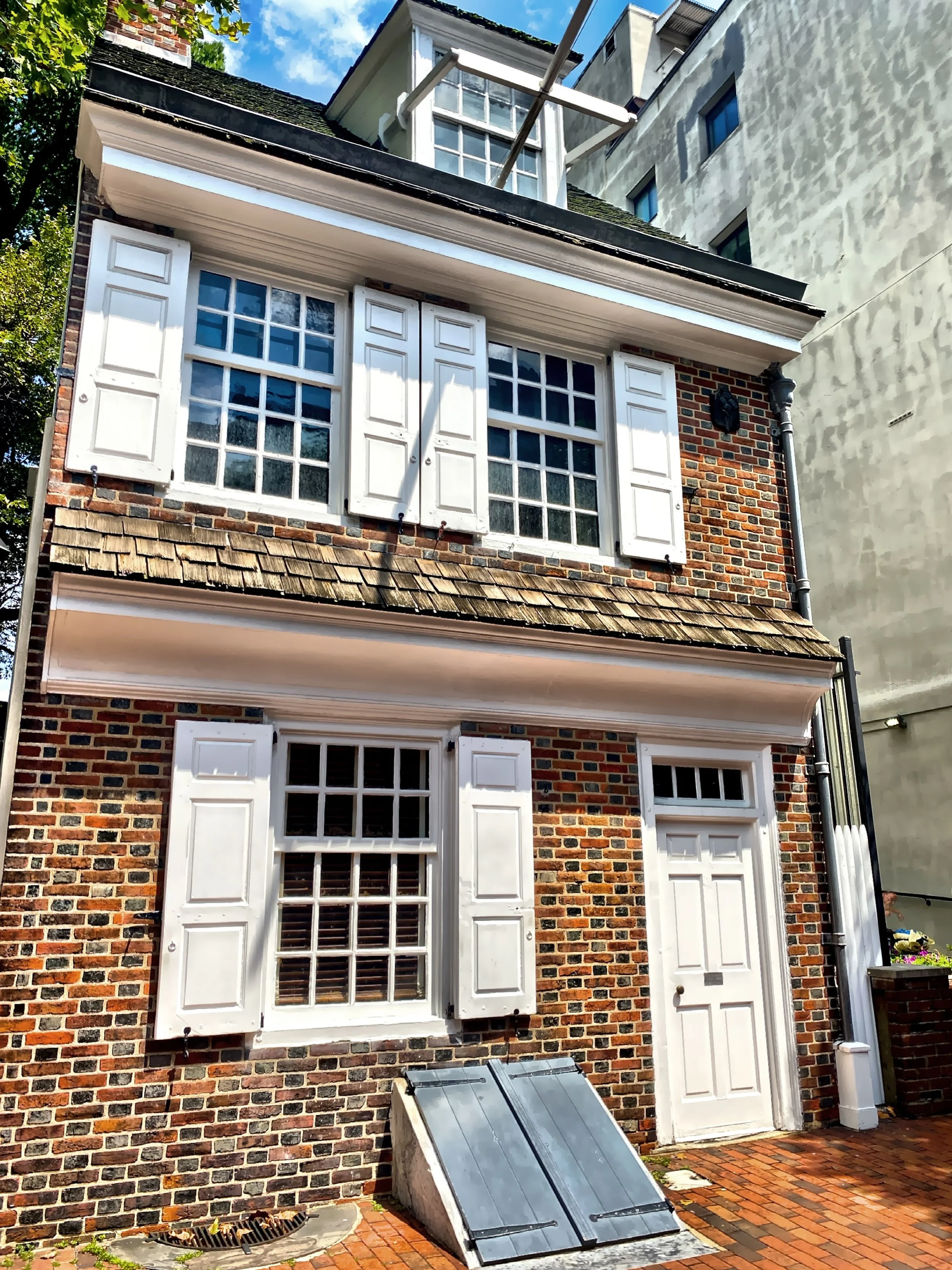  Named for blacksmith and property owner Jeremiah Elfreth, Elfreth's Alley was home to the eighteenth-century artisans and tradespeople who were the backbone of Colonial Philadelphia. 