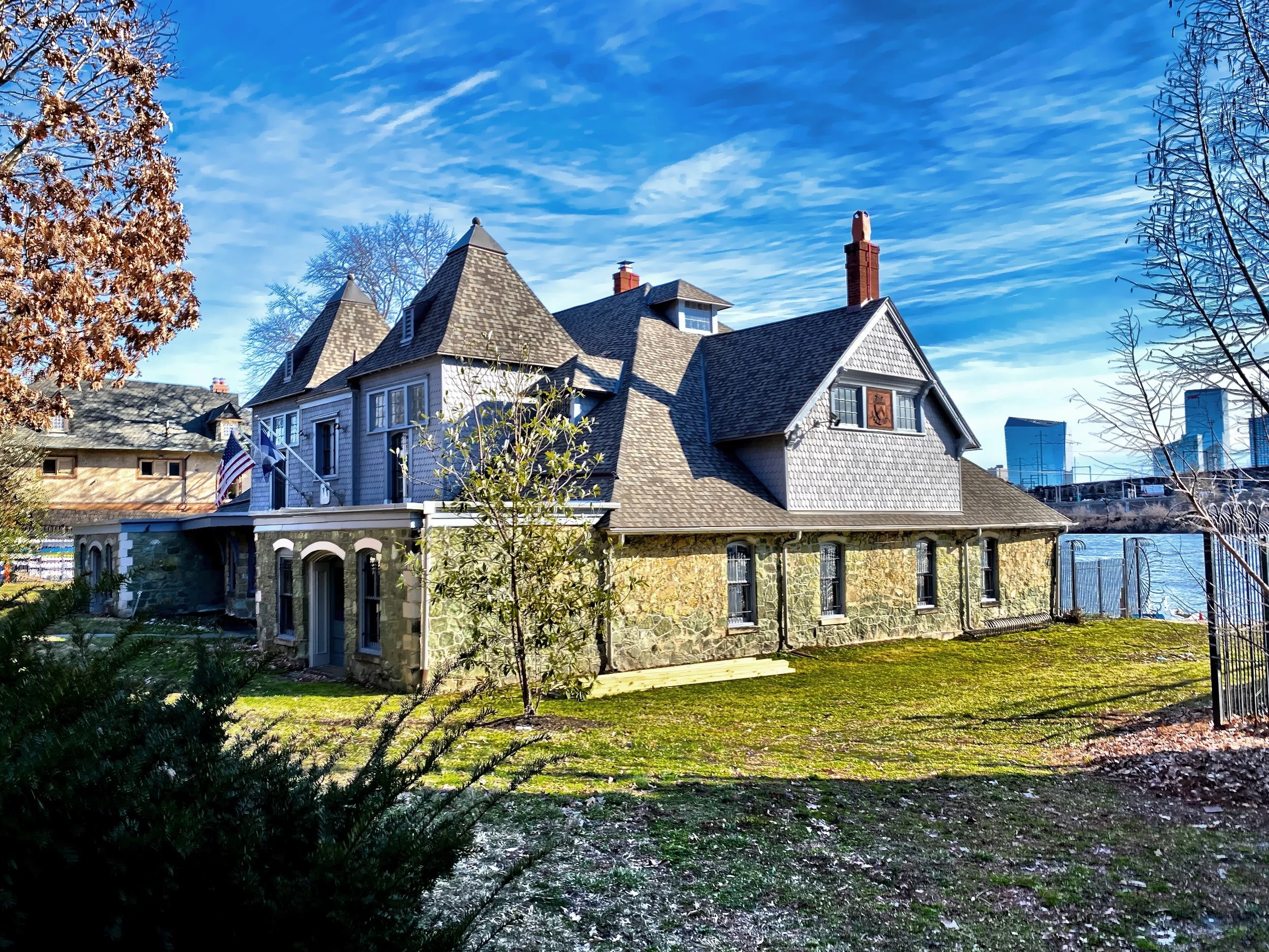  Since 1871, this building has been home to the University Barge Club. 