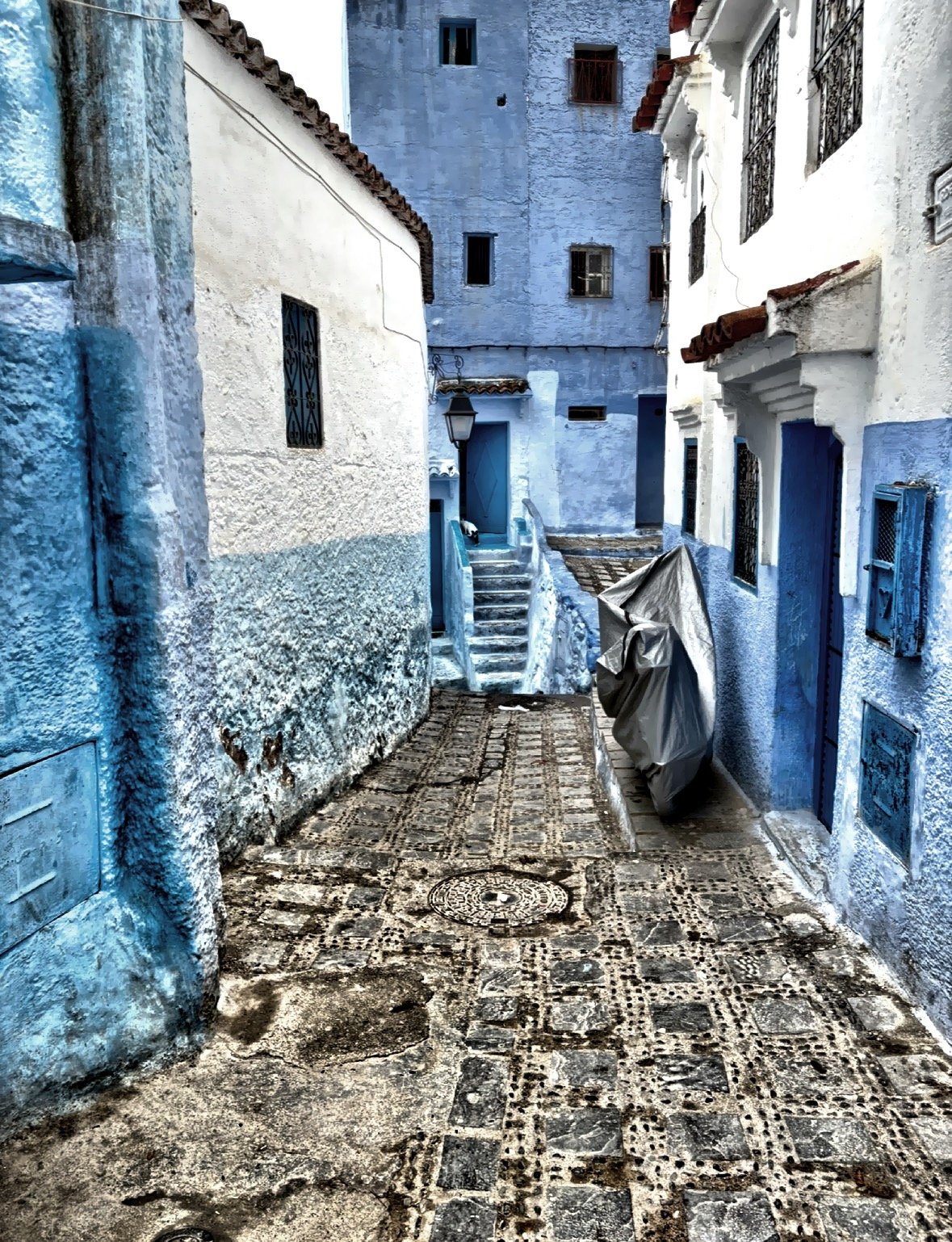  The streets are so narrow that only motorcycles, motorbikes and donkeys are used as transportation. 