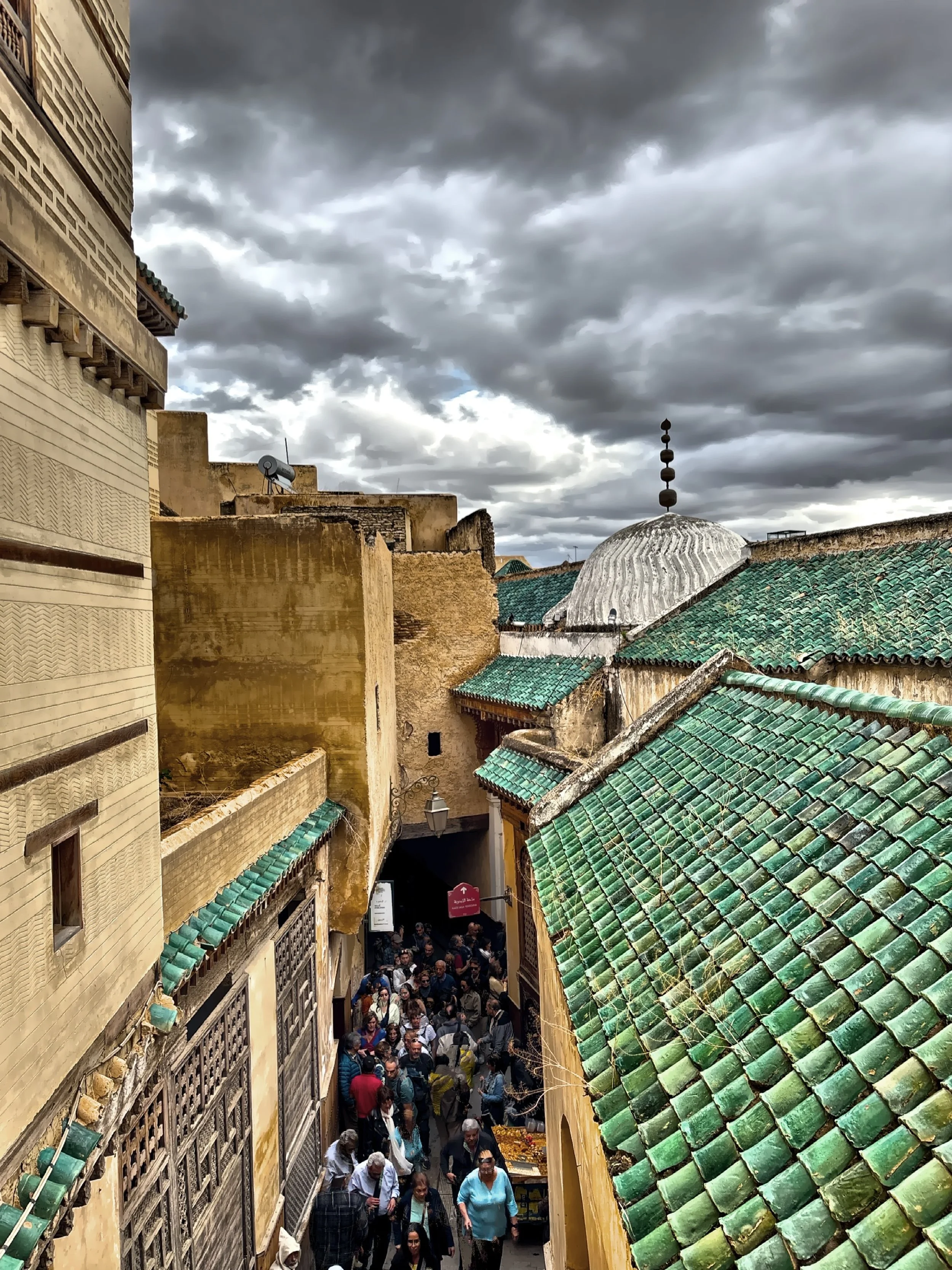  The roof is covered in green tiles, a common feature in Islamic architecture.&nbsp; 