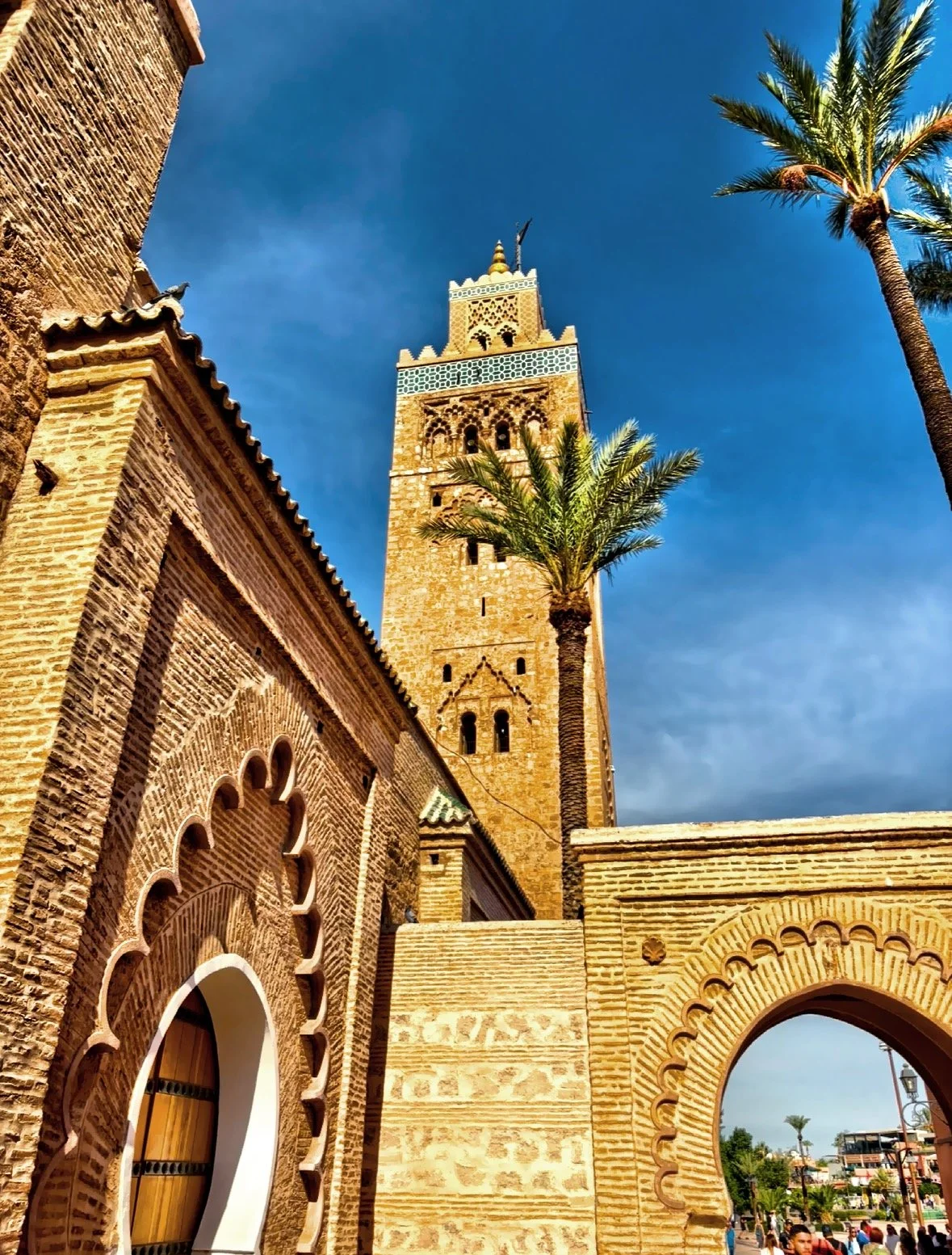  The Kutubiyya Mosque is the largest mosque in Marrakech.  Constructed during the reign of the Almohad Caliph Yaquib al-Mansur. 