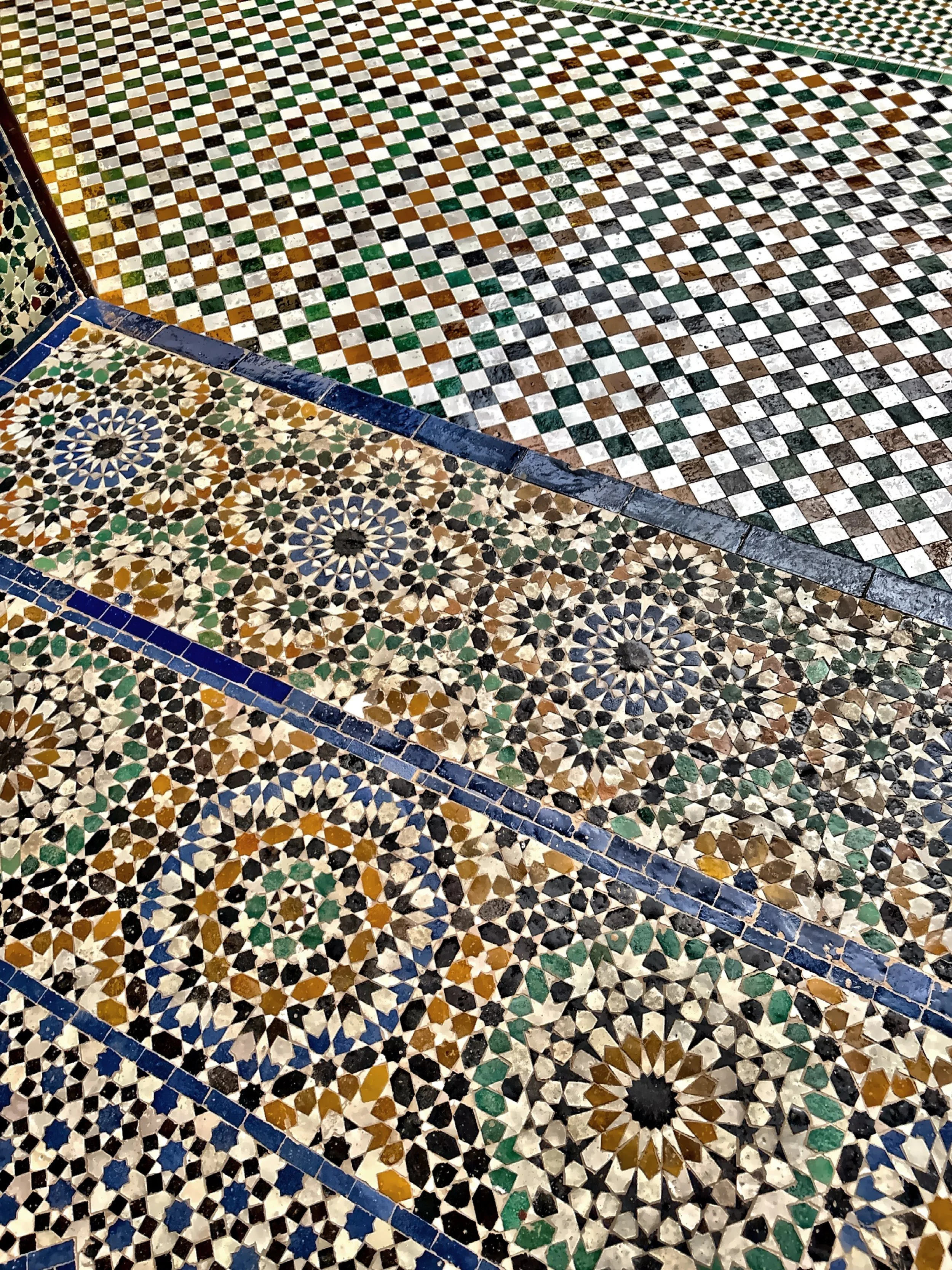  Two loggias house blue or polychrome enamelled ceramics from the 19th and early 20th centuries. 