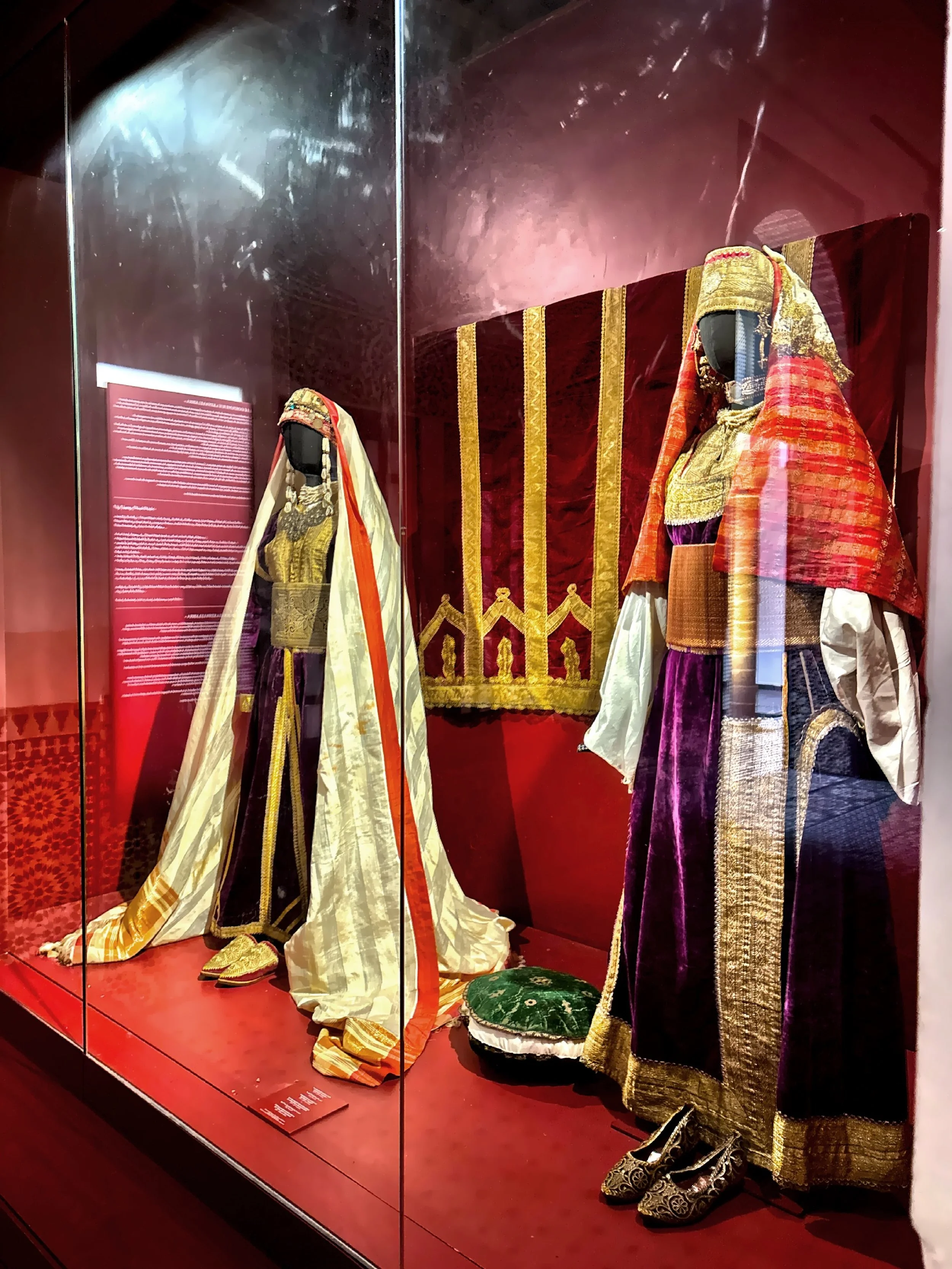  Clothing and ceremonial accessories of city-dwellers 