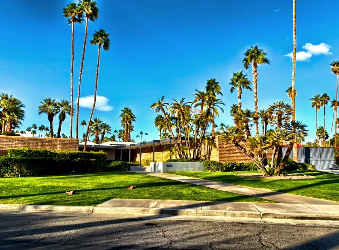  Palm Springs is known for its mid-century modern architecture which draws enthusiasts worldwide, particularly during the annual Modernism Week. 