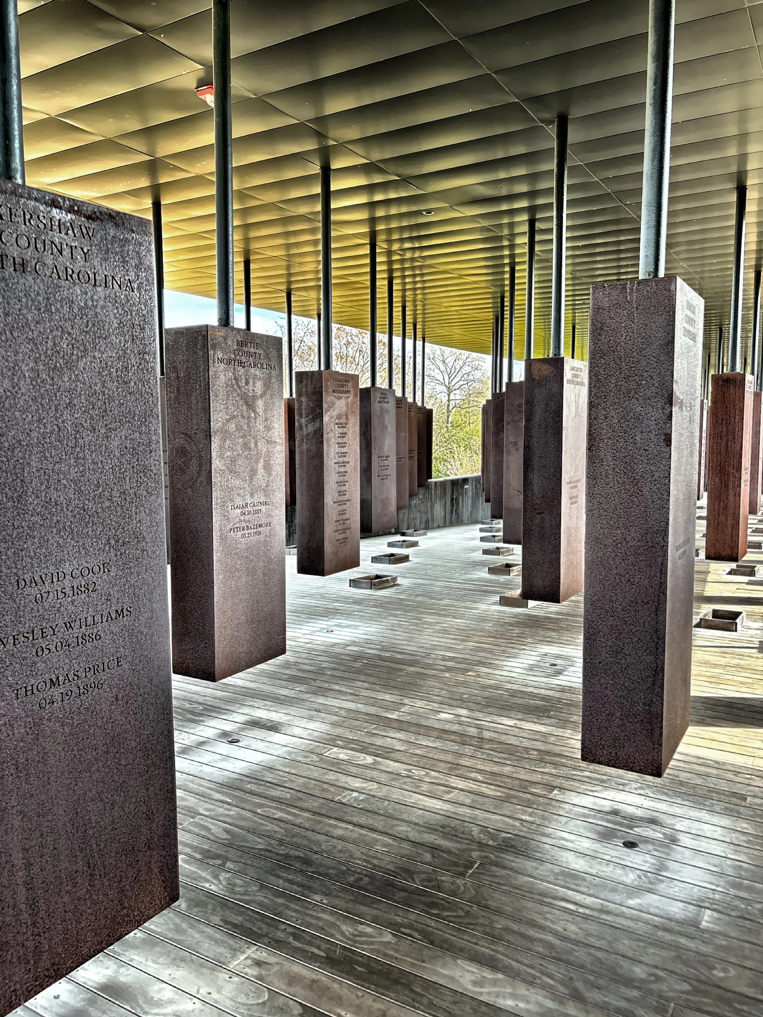  The sculptures at the entrance are positioned on the ground, but as you move through the memorial, the path descends, and the sculptures shift to hanging. I felt this progression symbolized the gradual process of raising the victim during a lynching