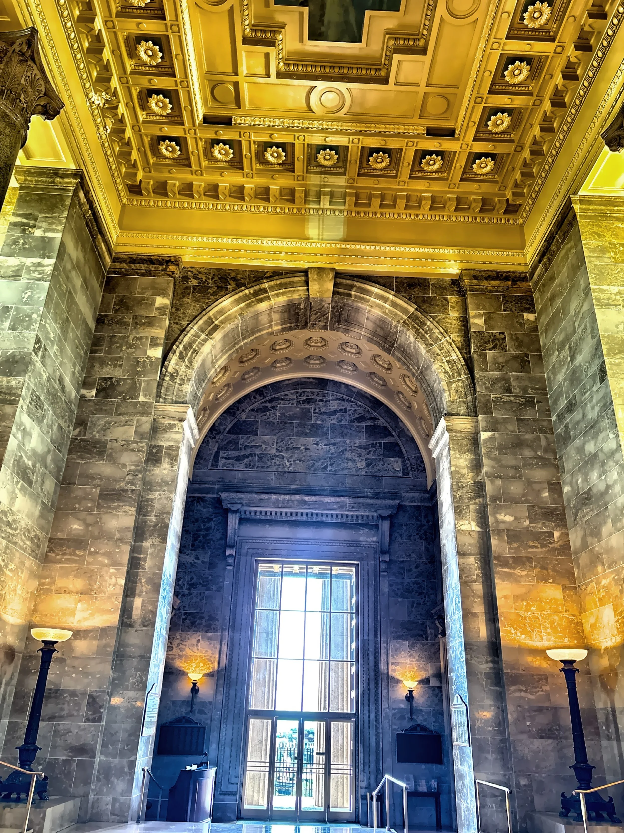  After World War II, Freemasons poured their energy into the building's interior, and educating the public on Freemasonry and the life of brother George Washington. 
