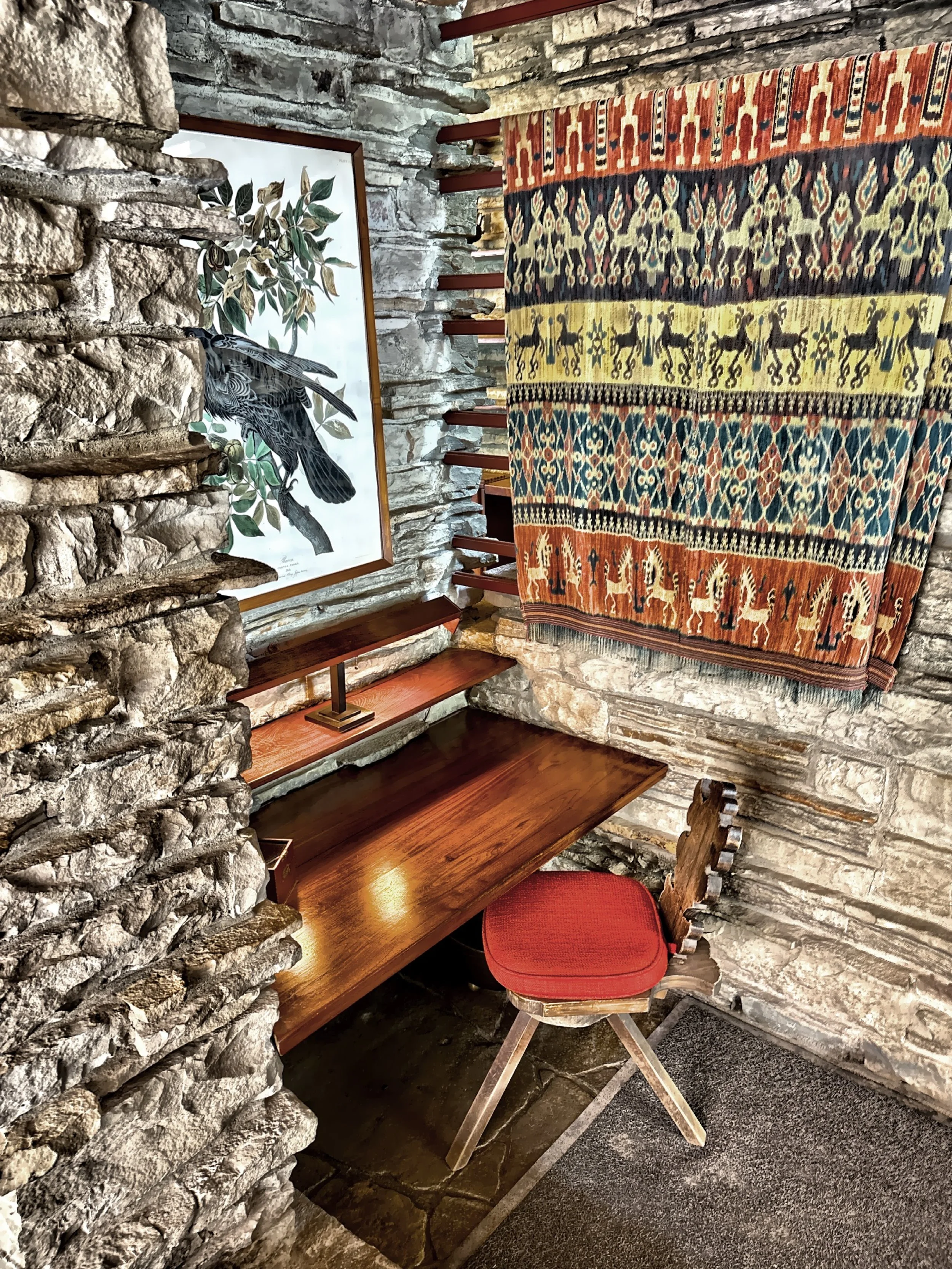  A desk area just inside the entrance area of the house. 
