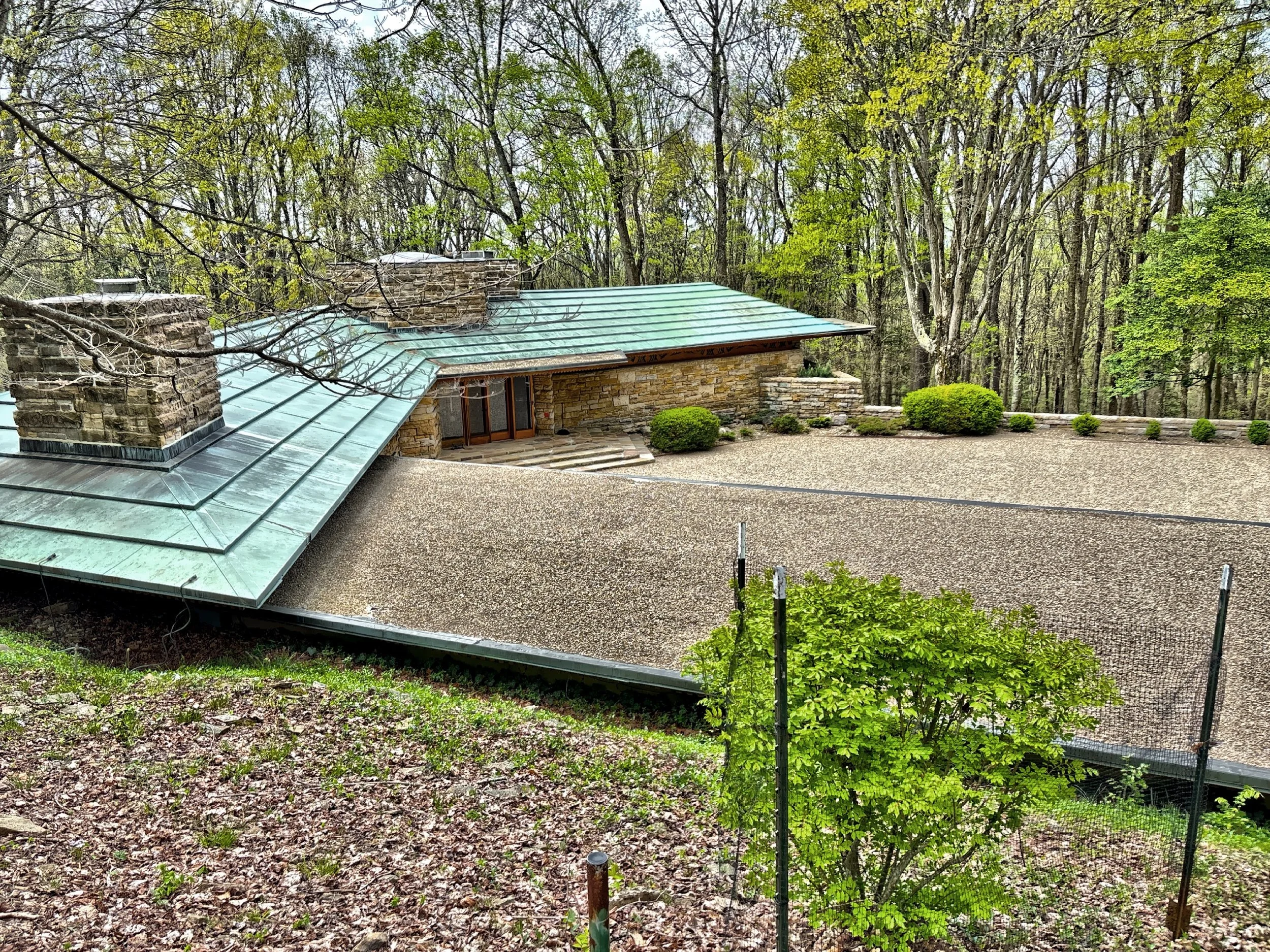  Standing on a hill beside the house, you can look out over the roof and take in the entrance court. 