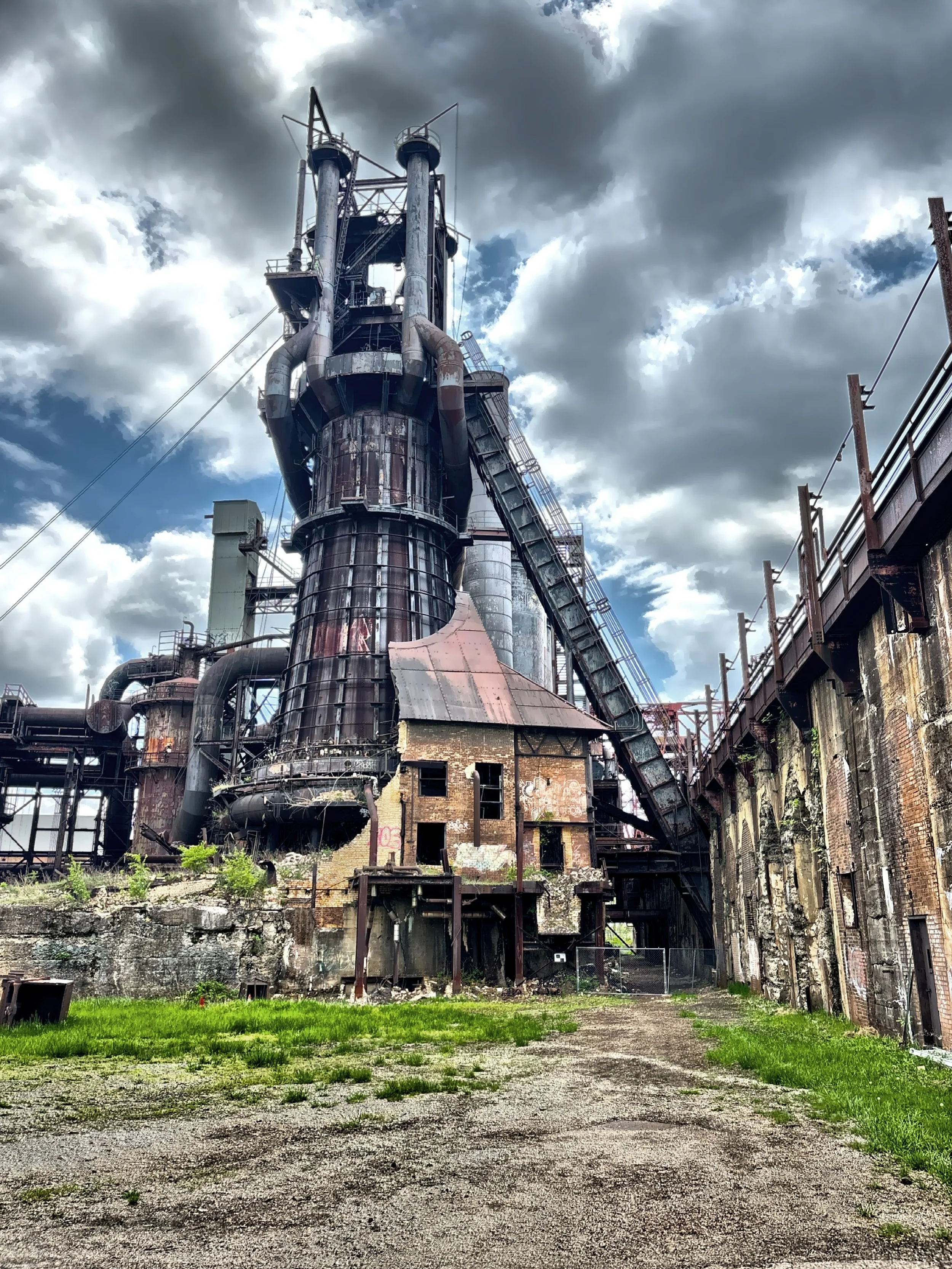  A visit here is an immersive journey into America’s industrial past, blending history, art, and gritty beauty in a one-of-a-kind setting. 