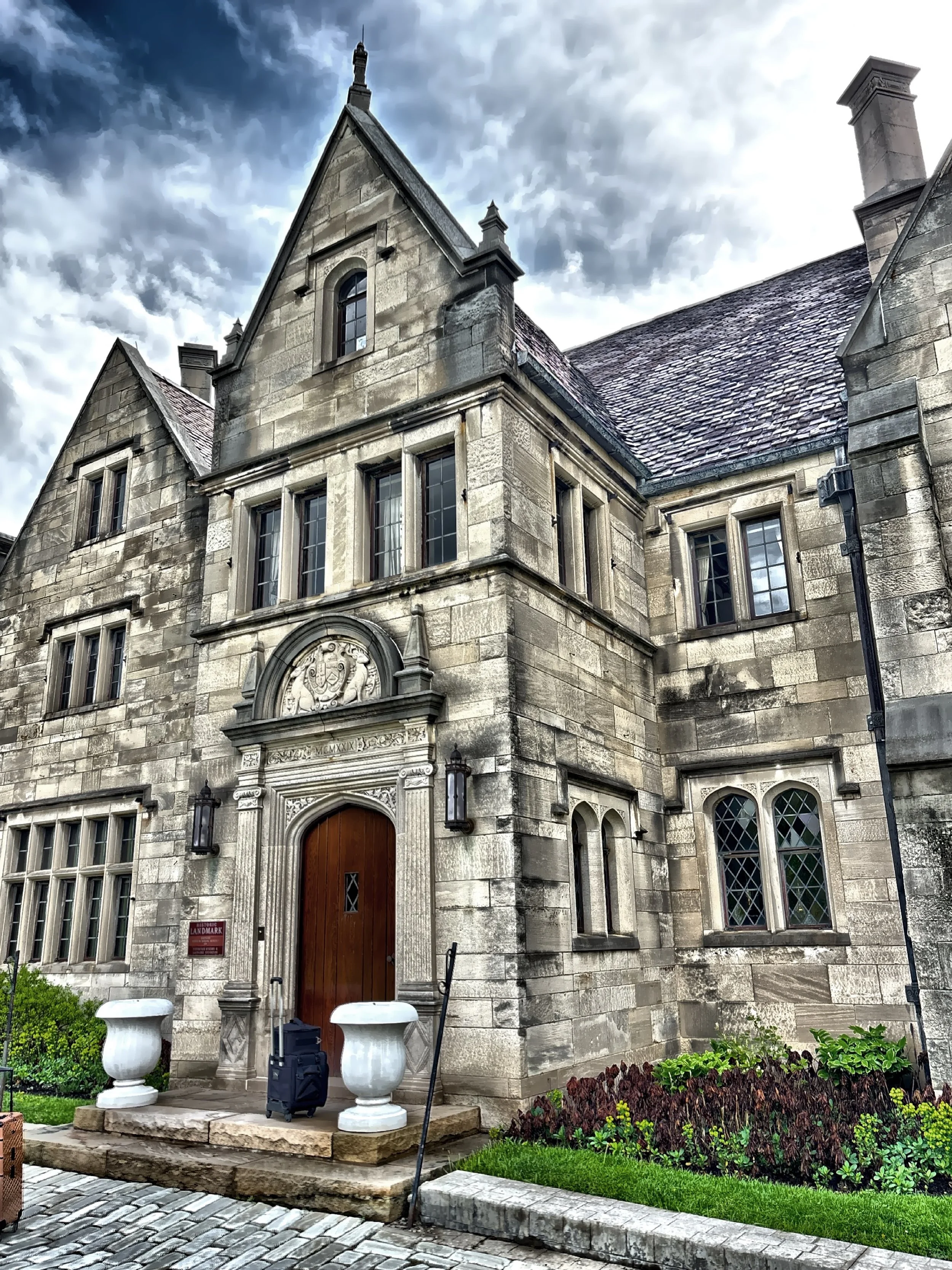  The main entrance 