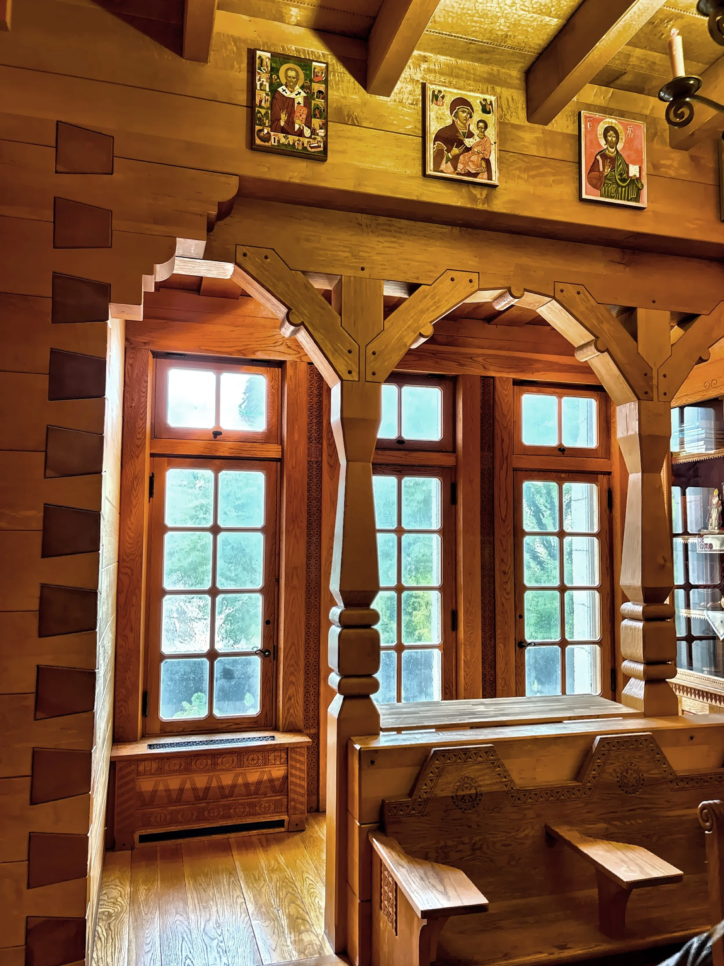  In the Ukrainian Room was dedicated in 1990 and is an adaptation of a nobleman’s reception room. 