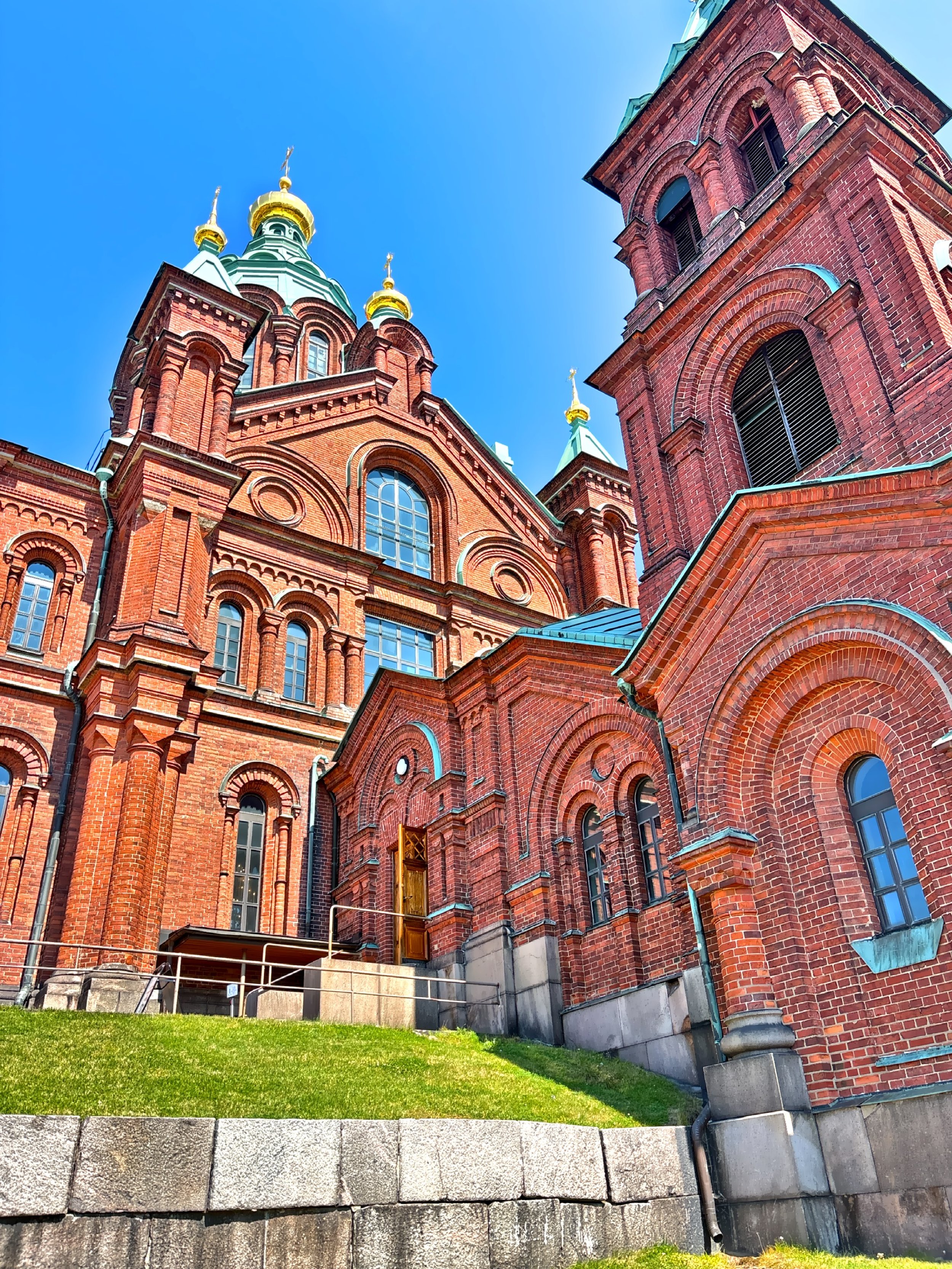 The bricks used in the construction were transported from the Bomarsund fortress in Åland, which was destroyed during the Crimean War. 