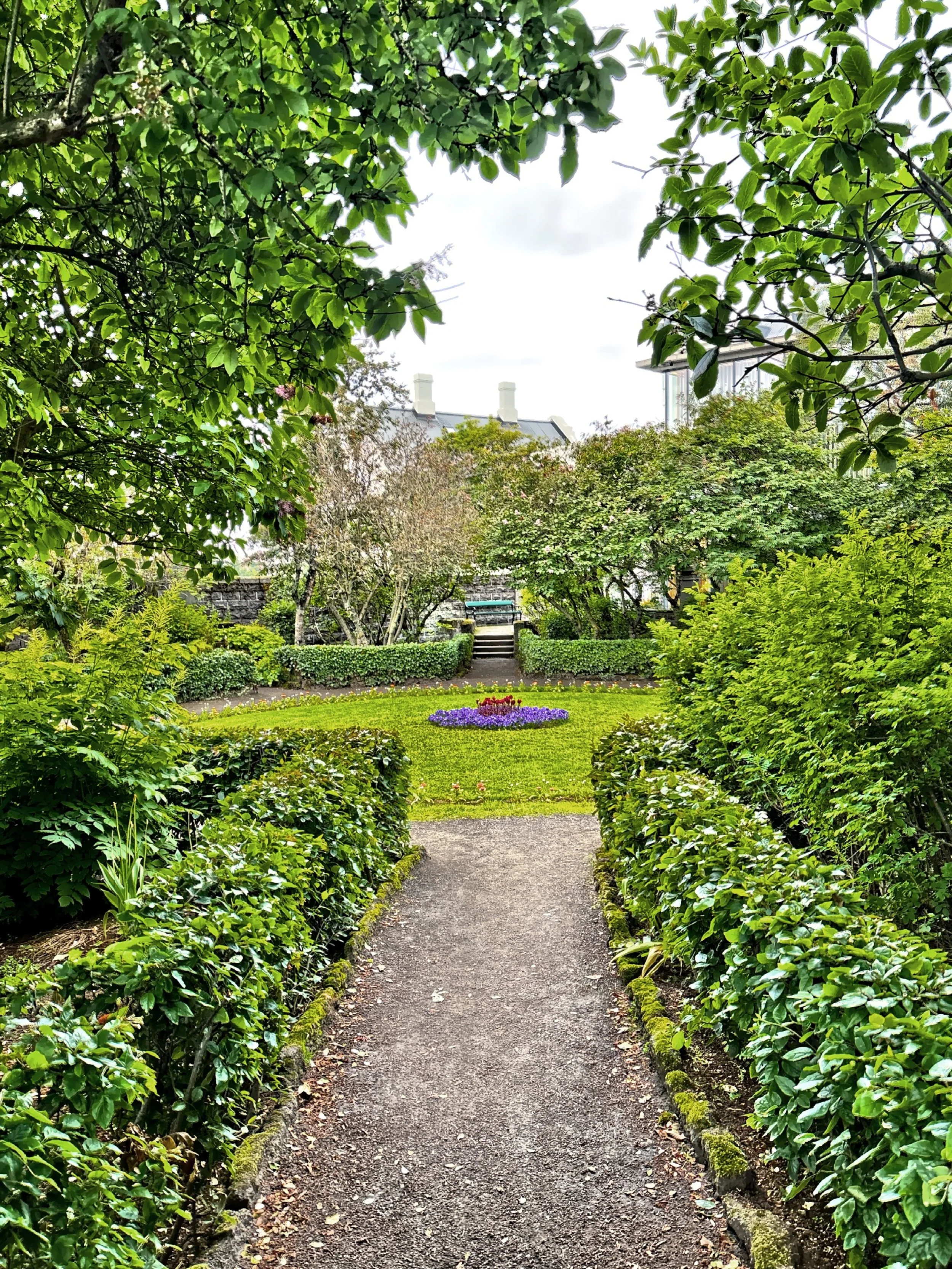  The garden of the Parliament House is the oldest public garden in Iceland. 