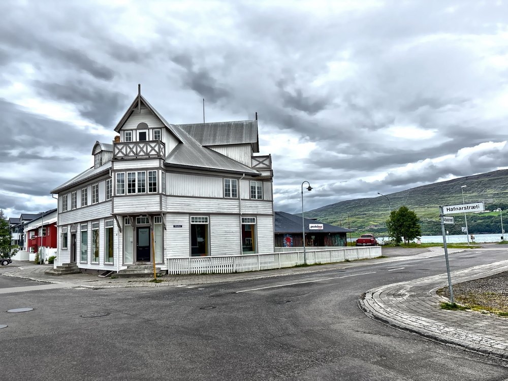 The Hoepfner Historical House was built in 1911 and is named after the owner/builder Carl Hoepfner.  The large timber structure is one of the last of its kind in town before concrete became the dominant building material. 
