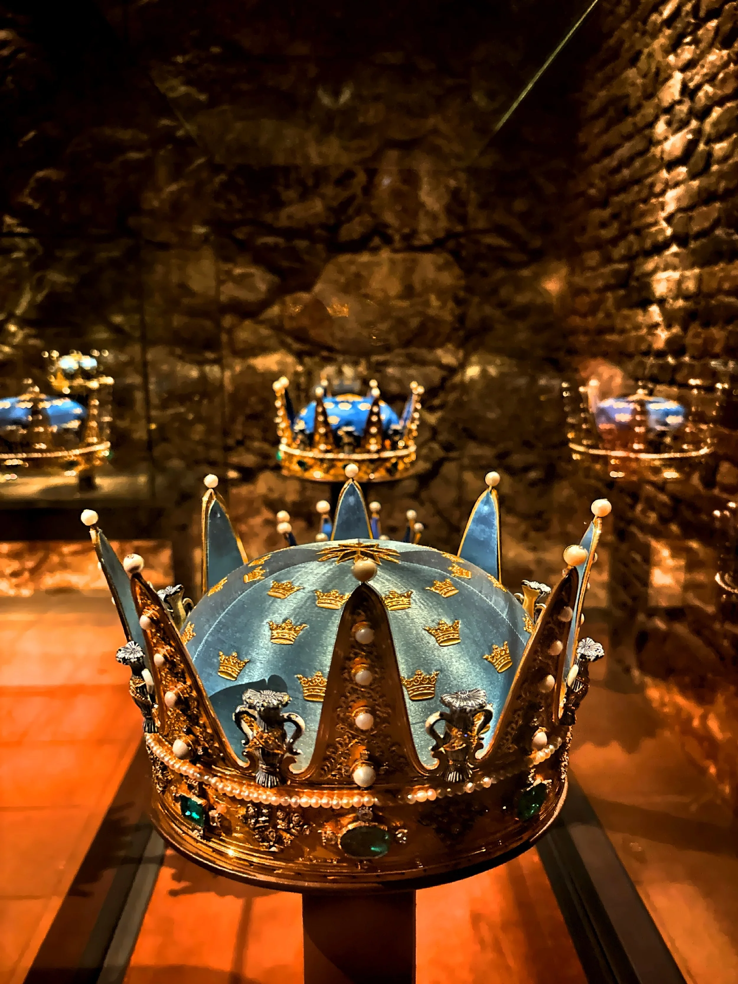  The Crown Jewels, coronation robes and other related items are kept in the Royal Treasury located beneath the Royal Palace. 