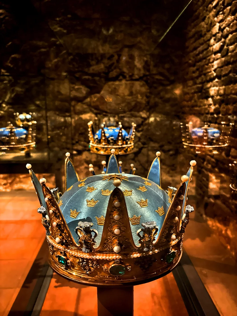 The Crown Jewels, coronation robes and other related items are kept in the Royal Treasury located beneath the Royal Palace. 