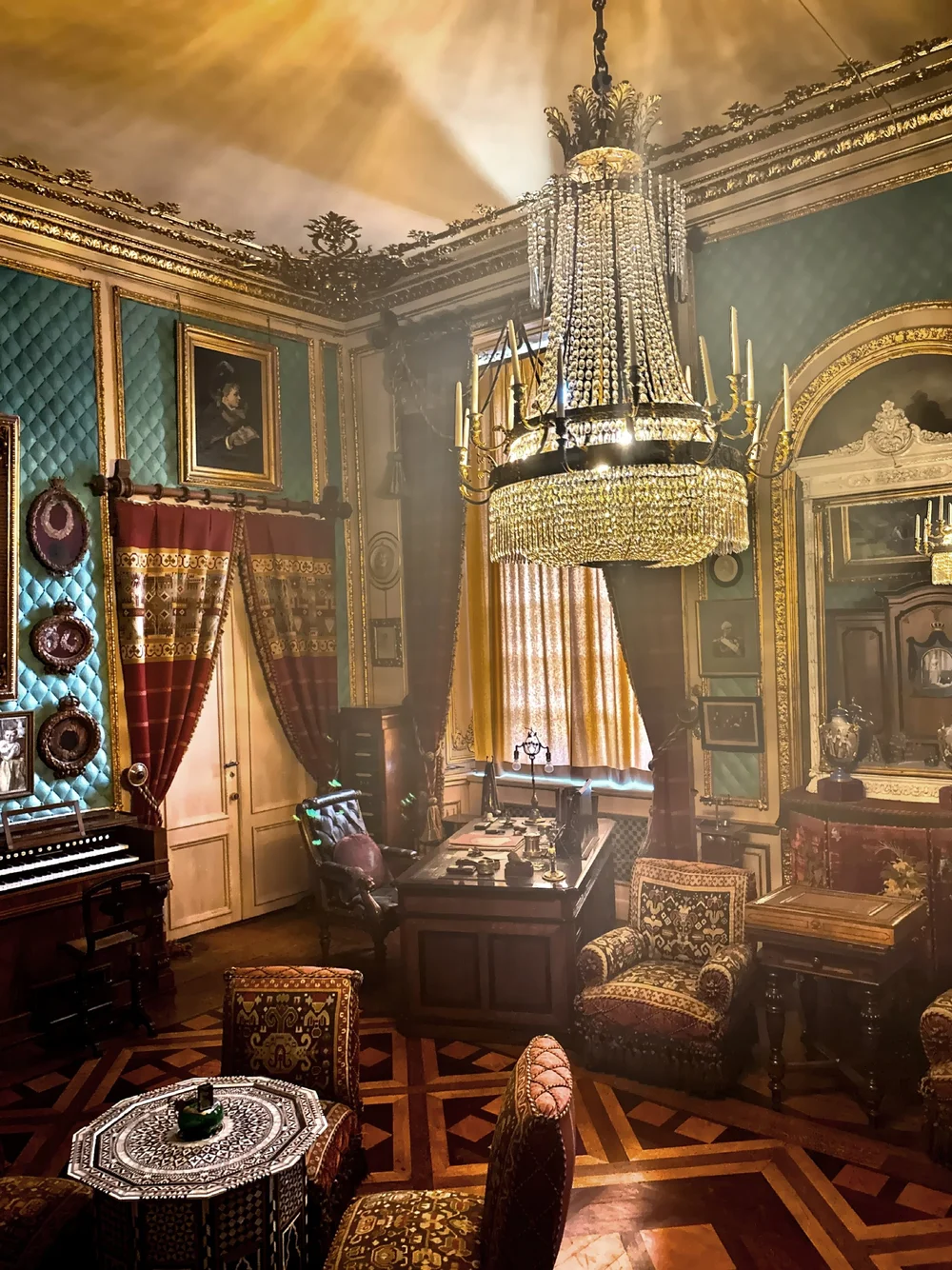  Lavishly decorated state rooms still used for royal functions. 