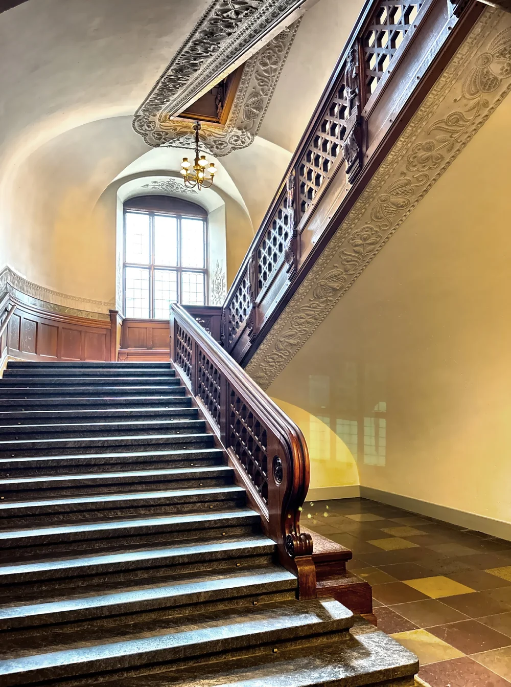  Every element—from the staircases and ceilings to the doorways and railings—is adorned with elaborate detailing, reflecting the building’s rich artistic and architectural heritage. 