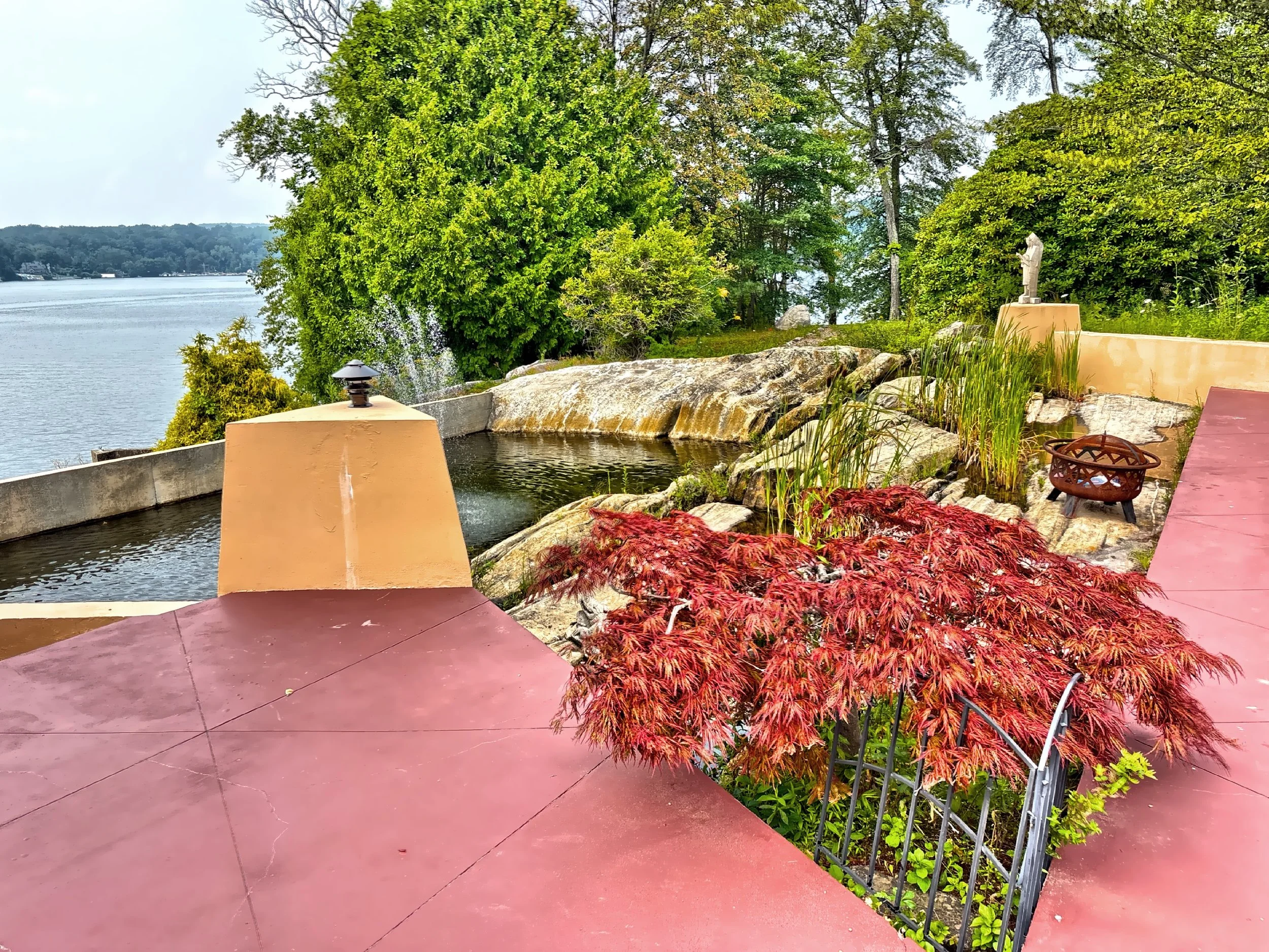  The garden created at the top of the hill as you arrive on the island. 