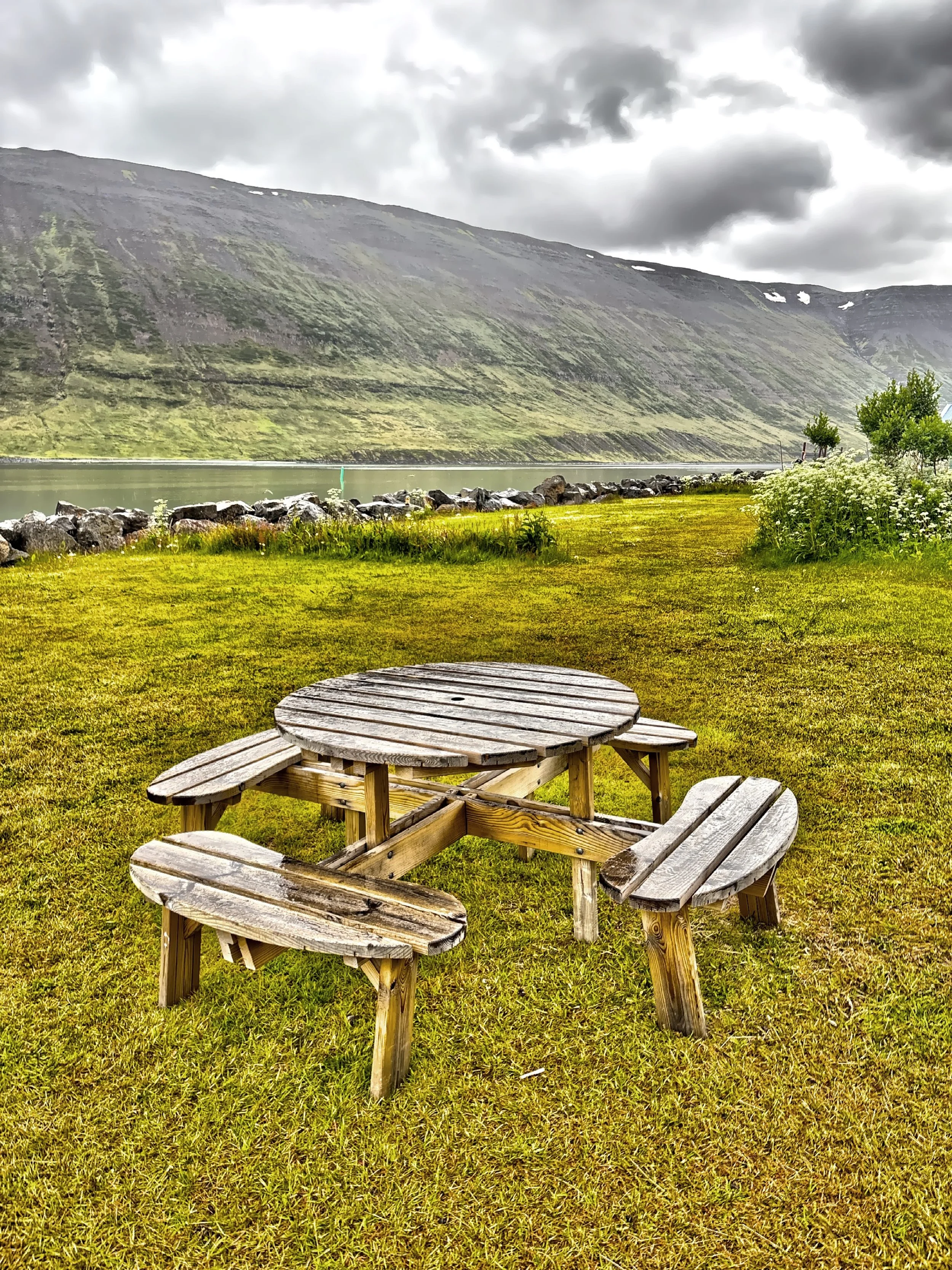  This area feels remote and vast—but never inhospitable. The landscape shifts from mossy valleys to volcanic rock and glacier-fed rivers. 