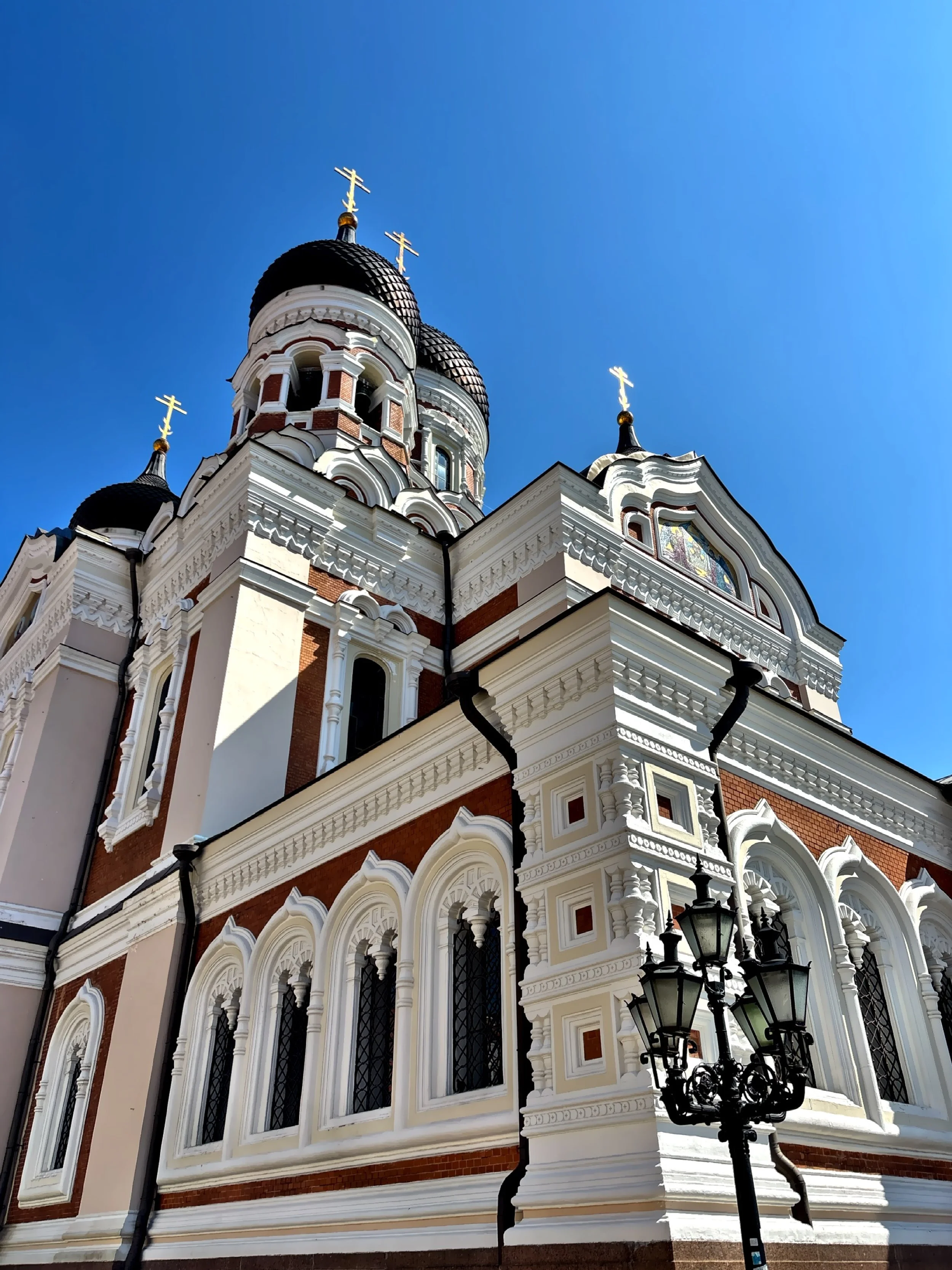  The cathedral is said to be based on models of 17th century Moscow and Jaroslavl architecture. 