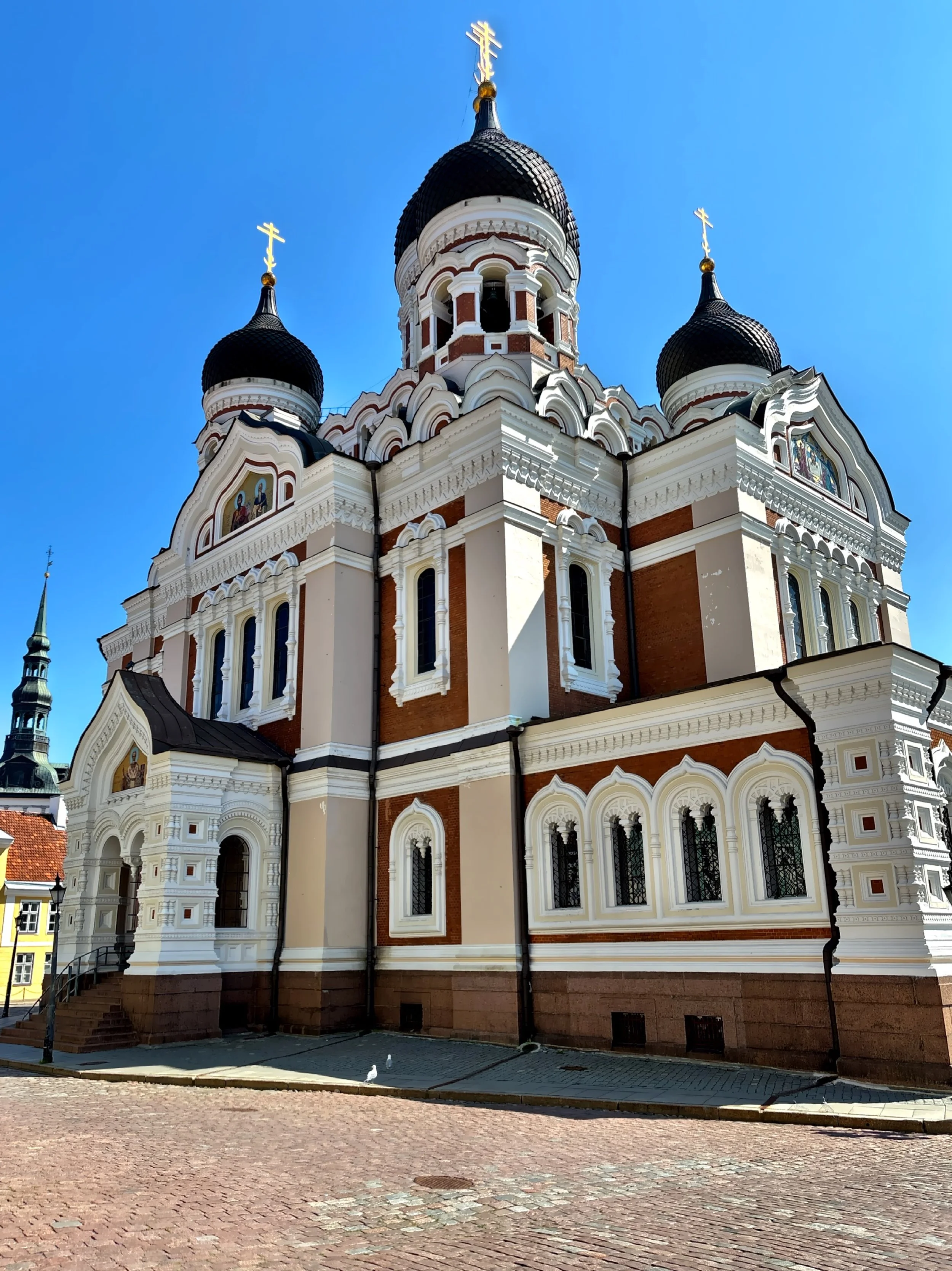  The cathedral was viewed by many Estonians as an imposing symbol of Russian imperialism. There were proposals to demolish it in the 1920s and 1930s, but nothing happened due to public sentiment and the cost due to the building’s size. 