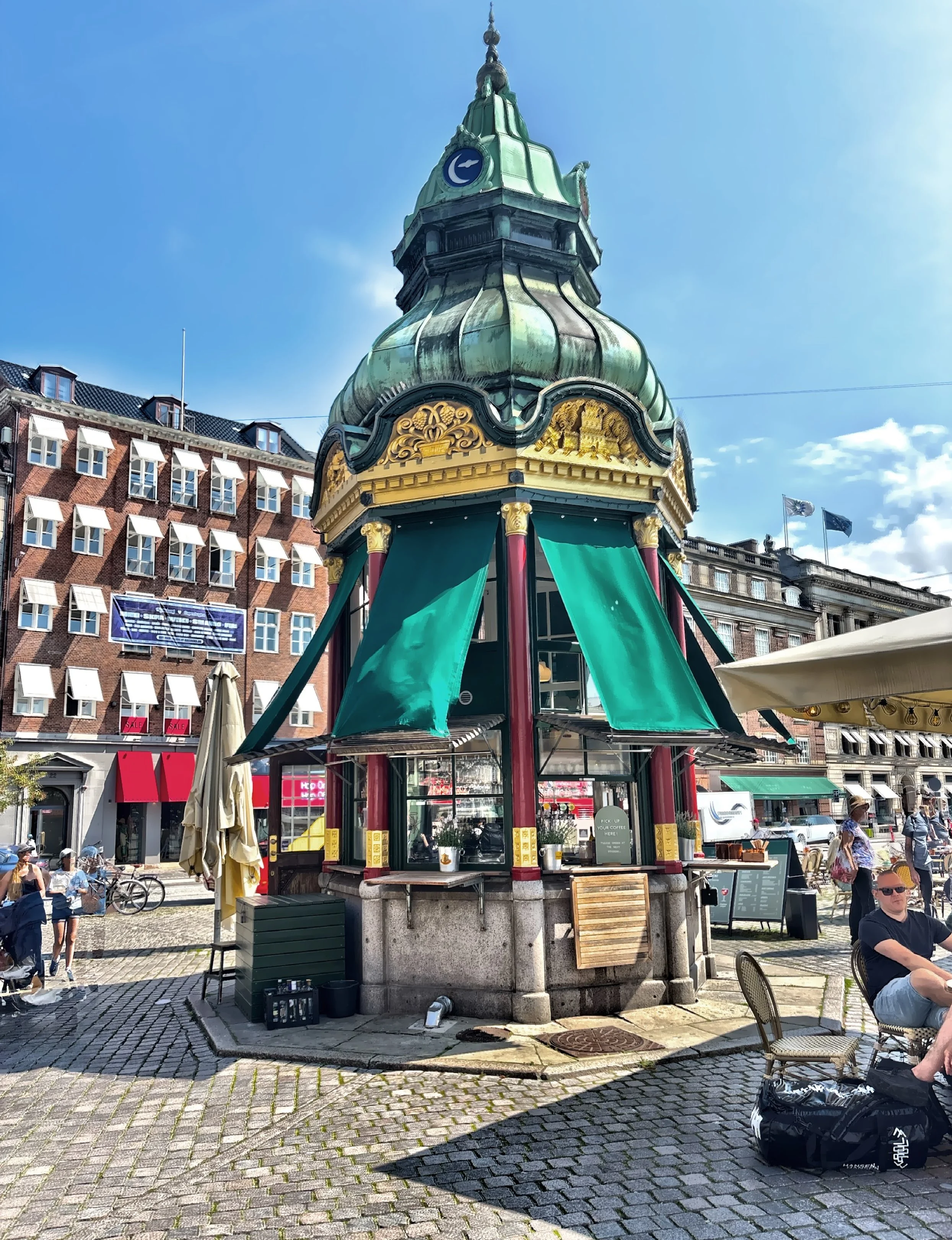  This elegant circular structure was built in 1913 to house Copenhagen’s first public telephones, today it server as a small cafe. 