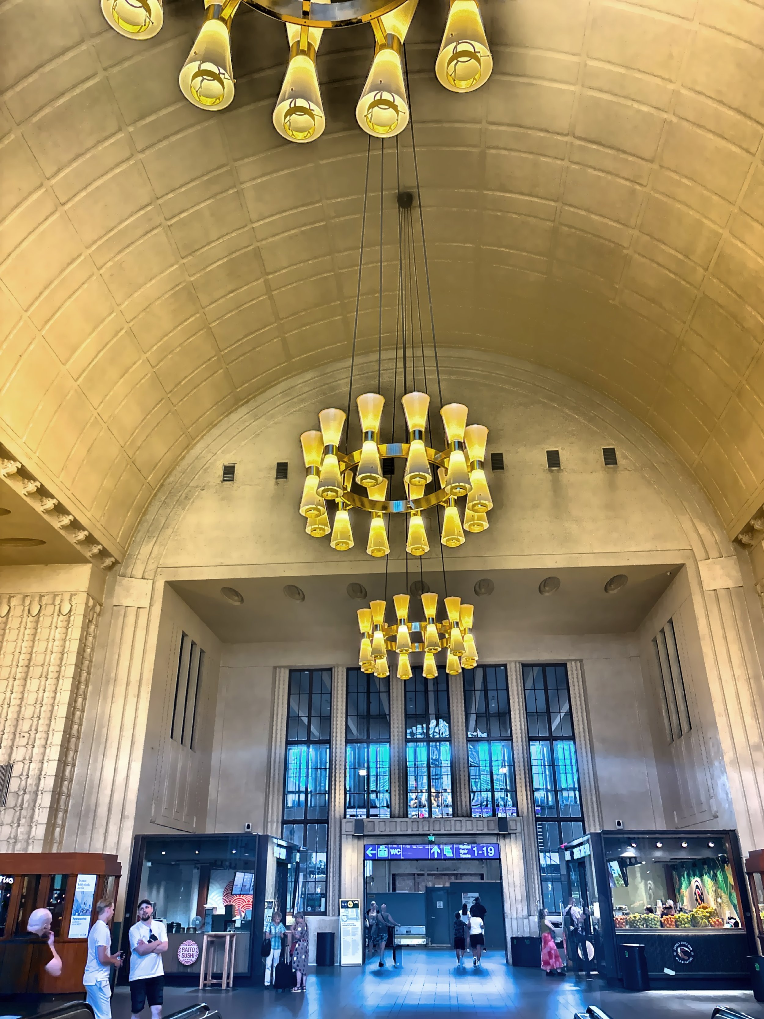  The interior of the Helsinki Central Station, designed by Eliel Saarinen. 
