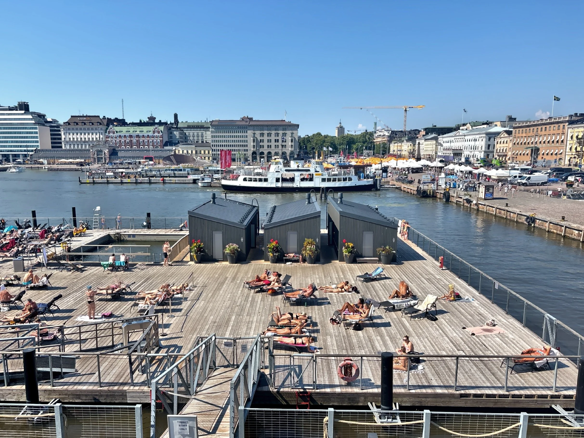  The floating Allas Sea Pool &amp; Sauna Complex, located near Market Square, offers a unique blend of saunas, spa areas, freshwater pools and filtered seawater pools. 