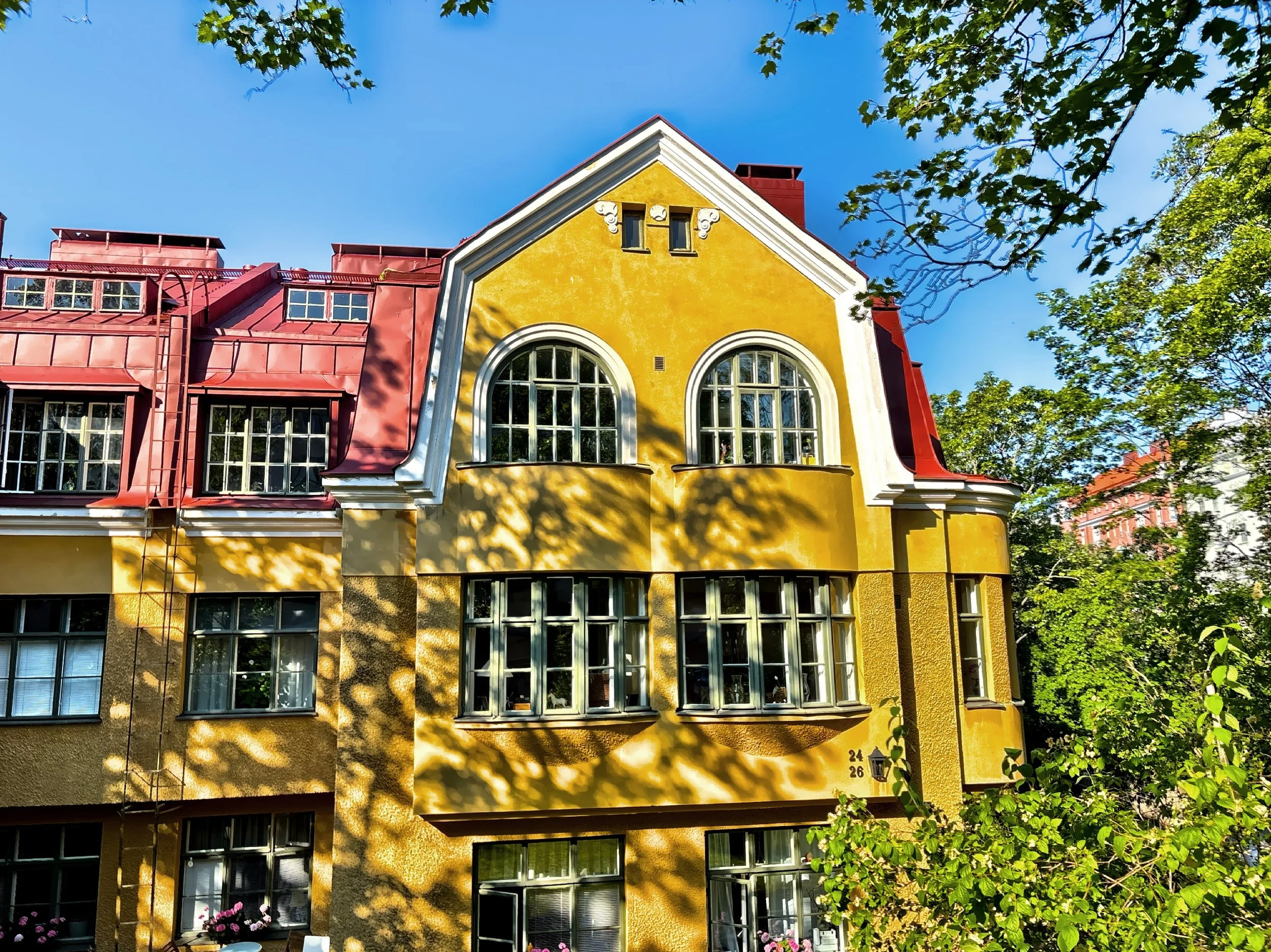  Old-world inspired charm of Art Nouveau in the Eira district. 
