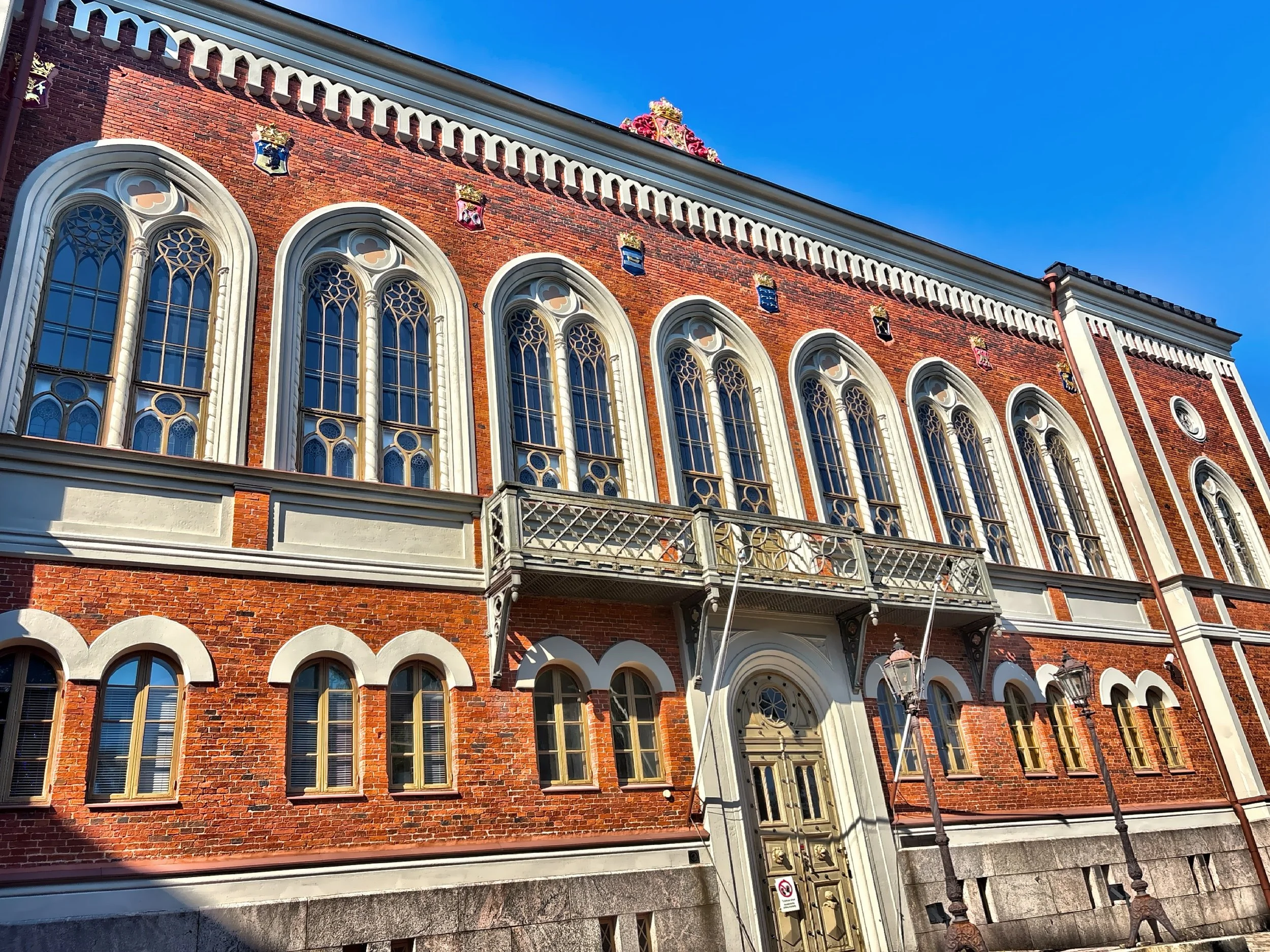  The House of Nobility, opened in 1857, represents 145 living families of Finnish nobility, including 3 counts and 26 barons. 