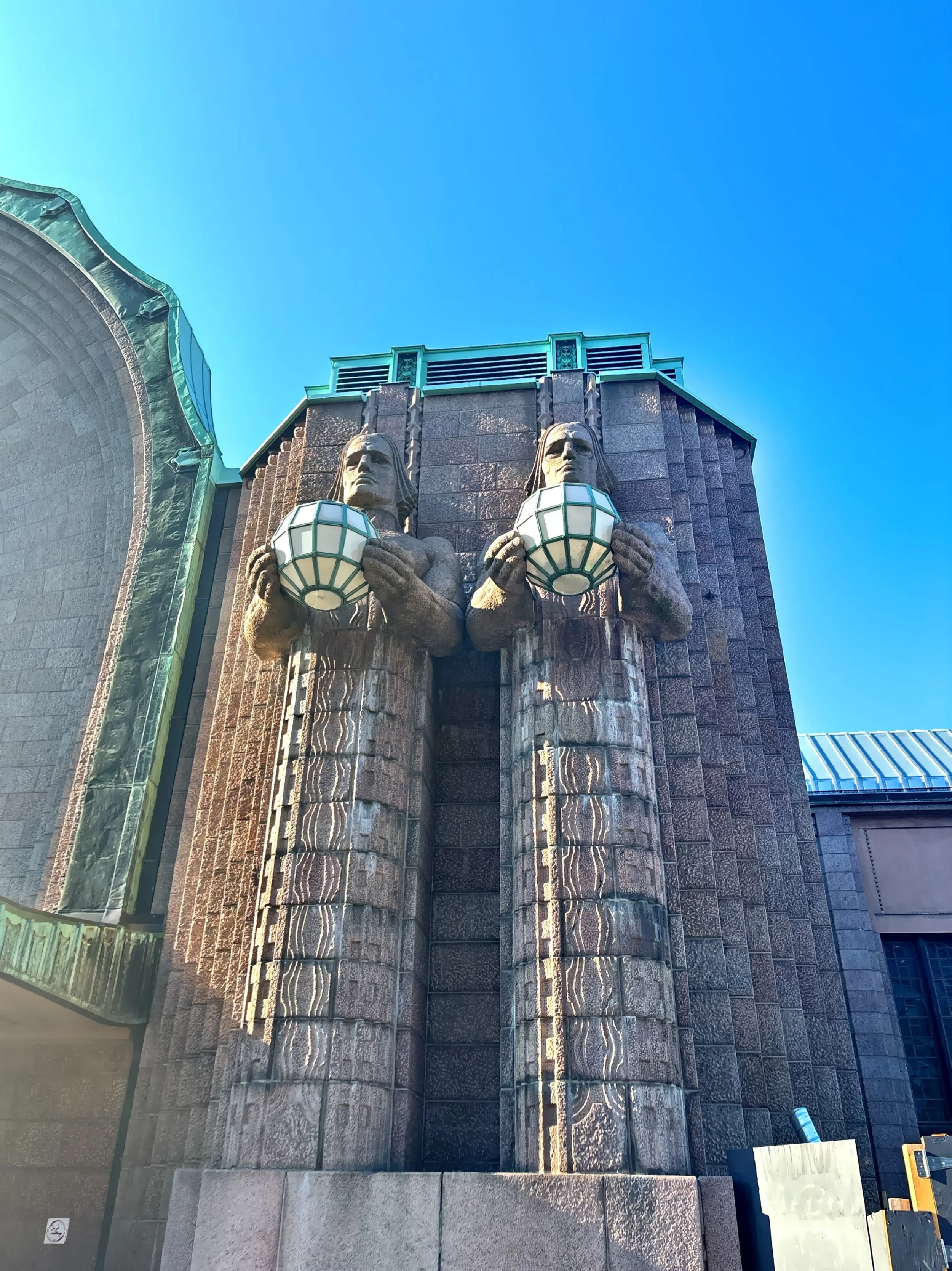  Two of the statues called ‘Lantern Carriers’ on the facade of the station building. 